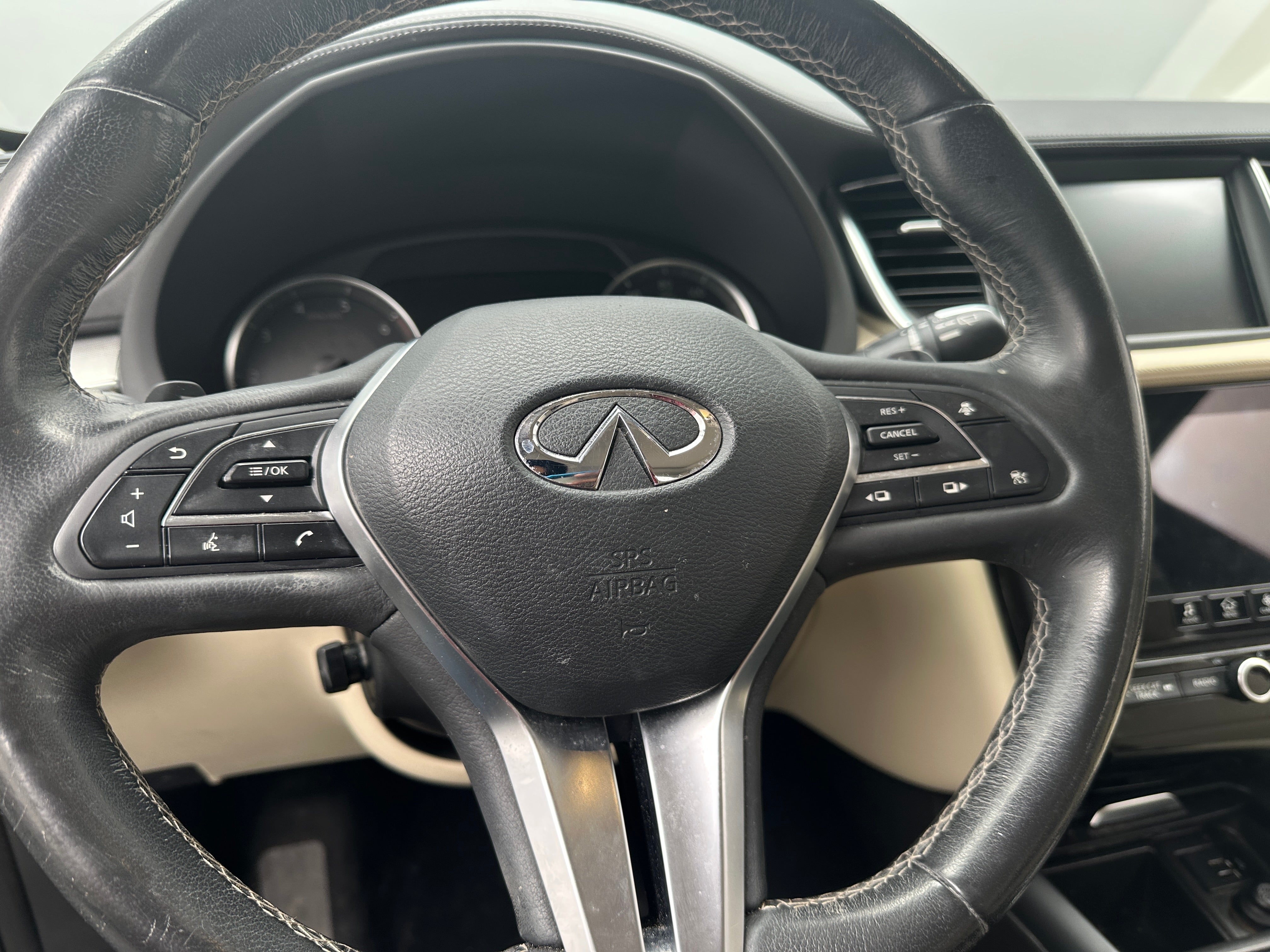 2019 INFINITI QX50 Essential 5