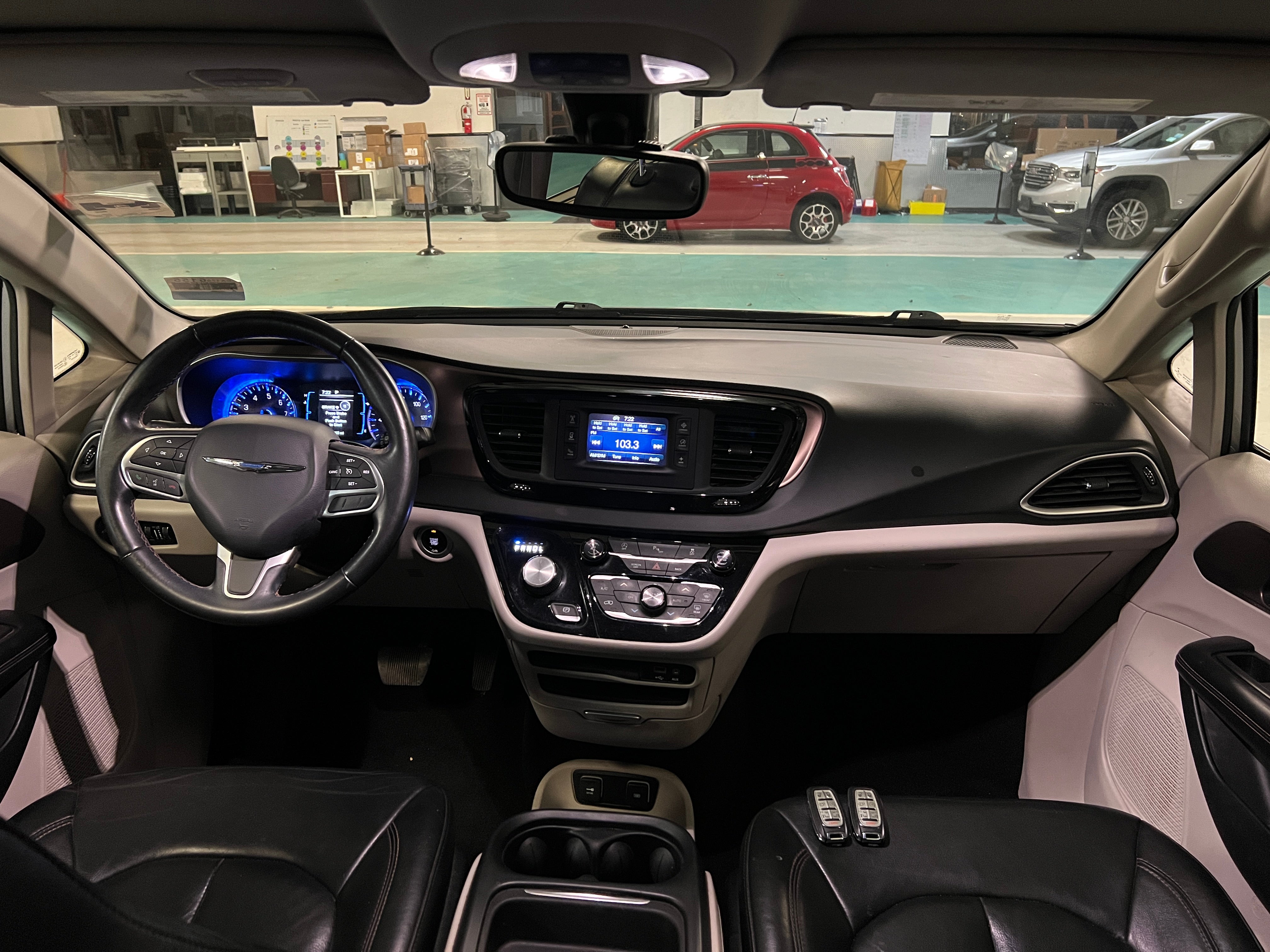 2017 Chrysler Pacifica Touring L 3