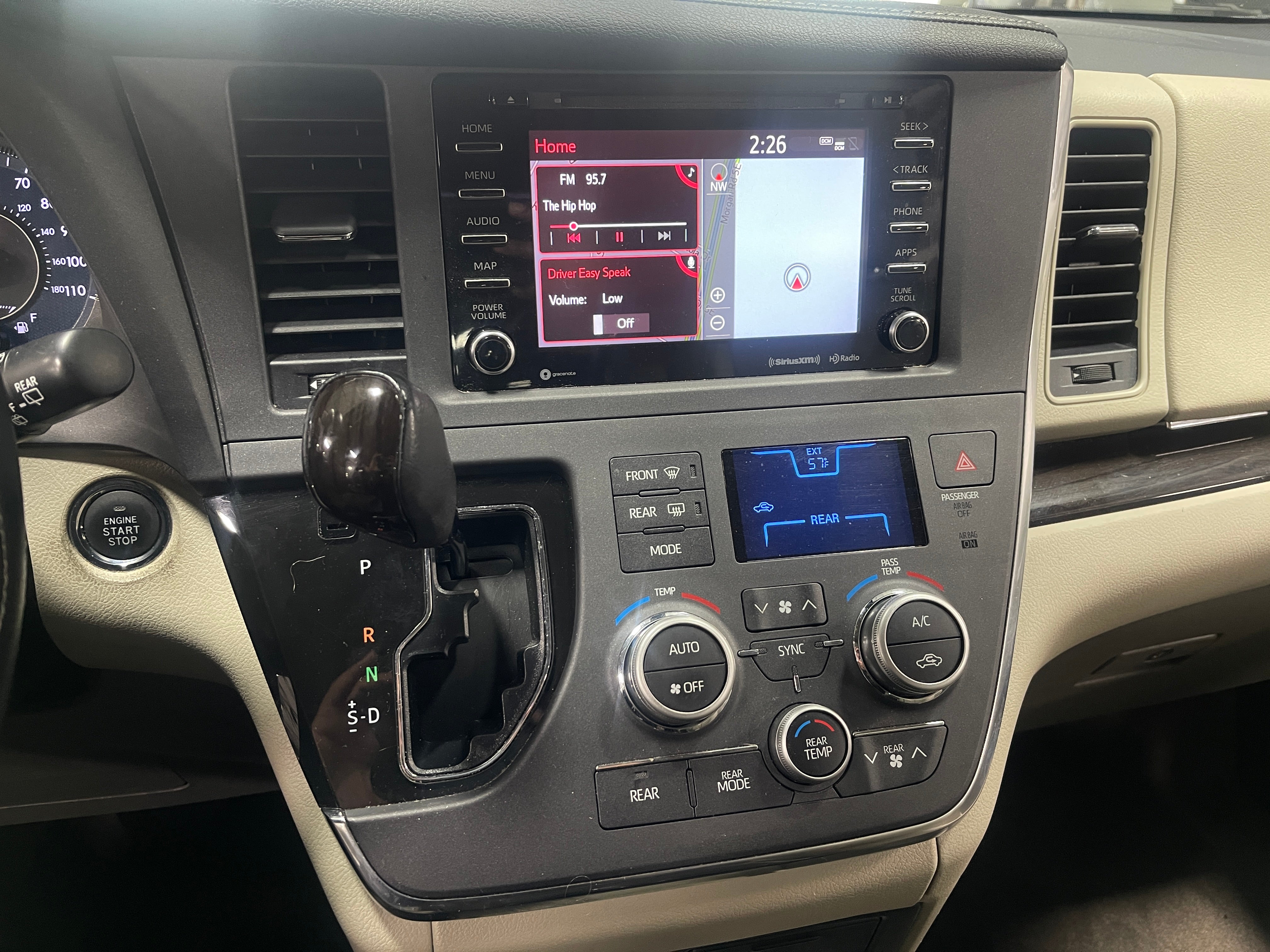 2019 Toyota Sienna XLE 3