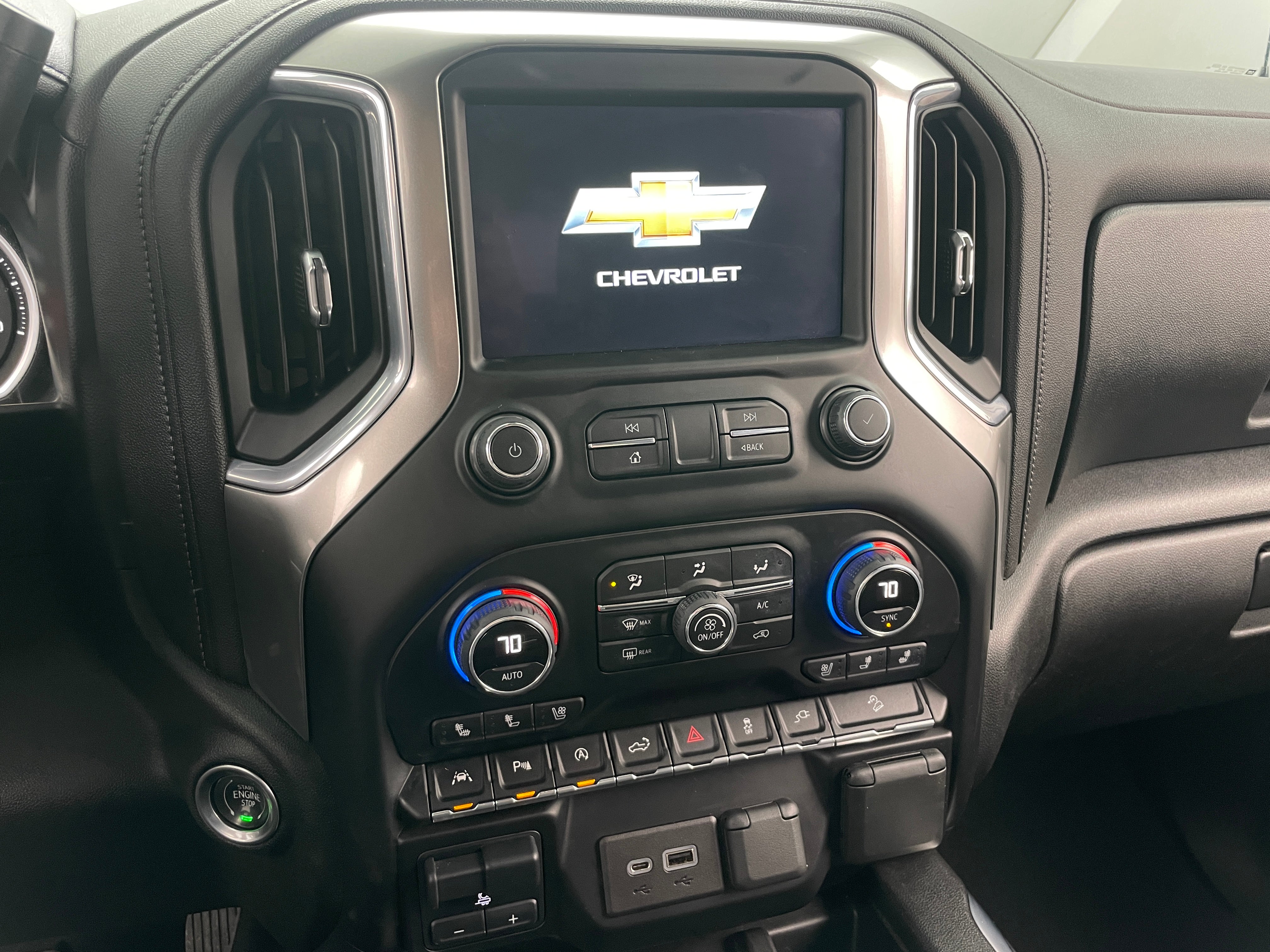 2021 Chevrolet Silverado 1500 LTZ 3