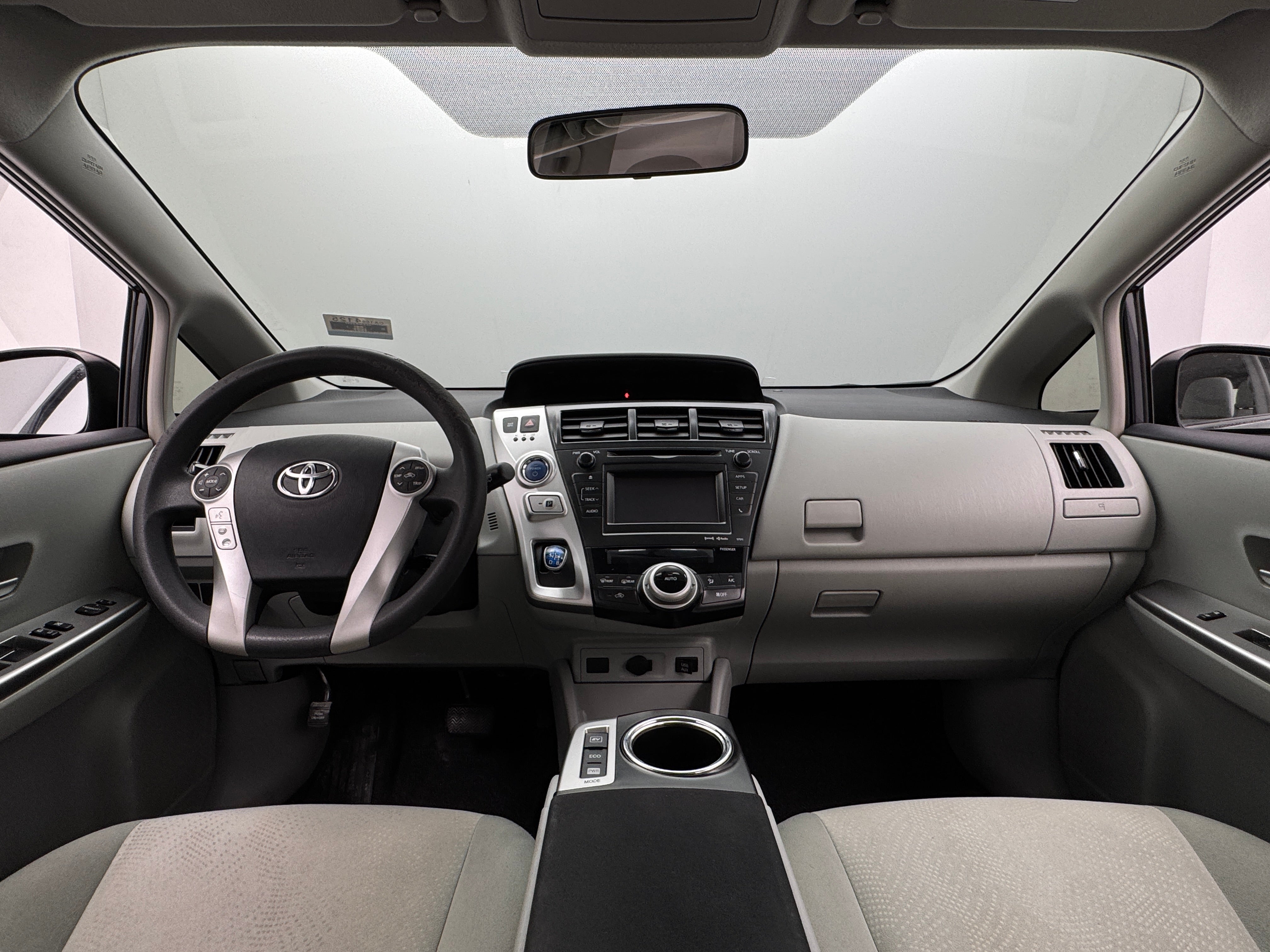 2014 Toyota Prius v Three 3