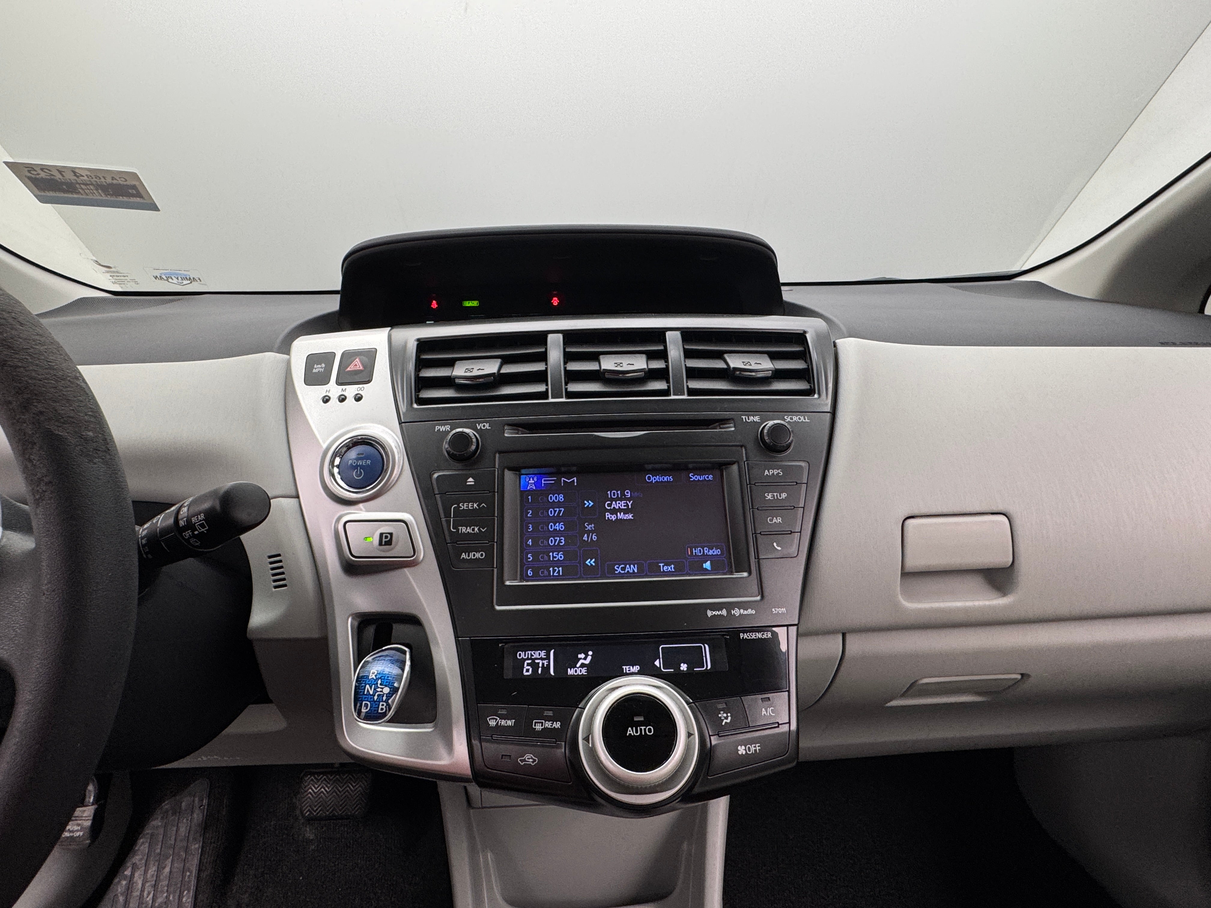 2014 Toyota Prius v Three 4