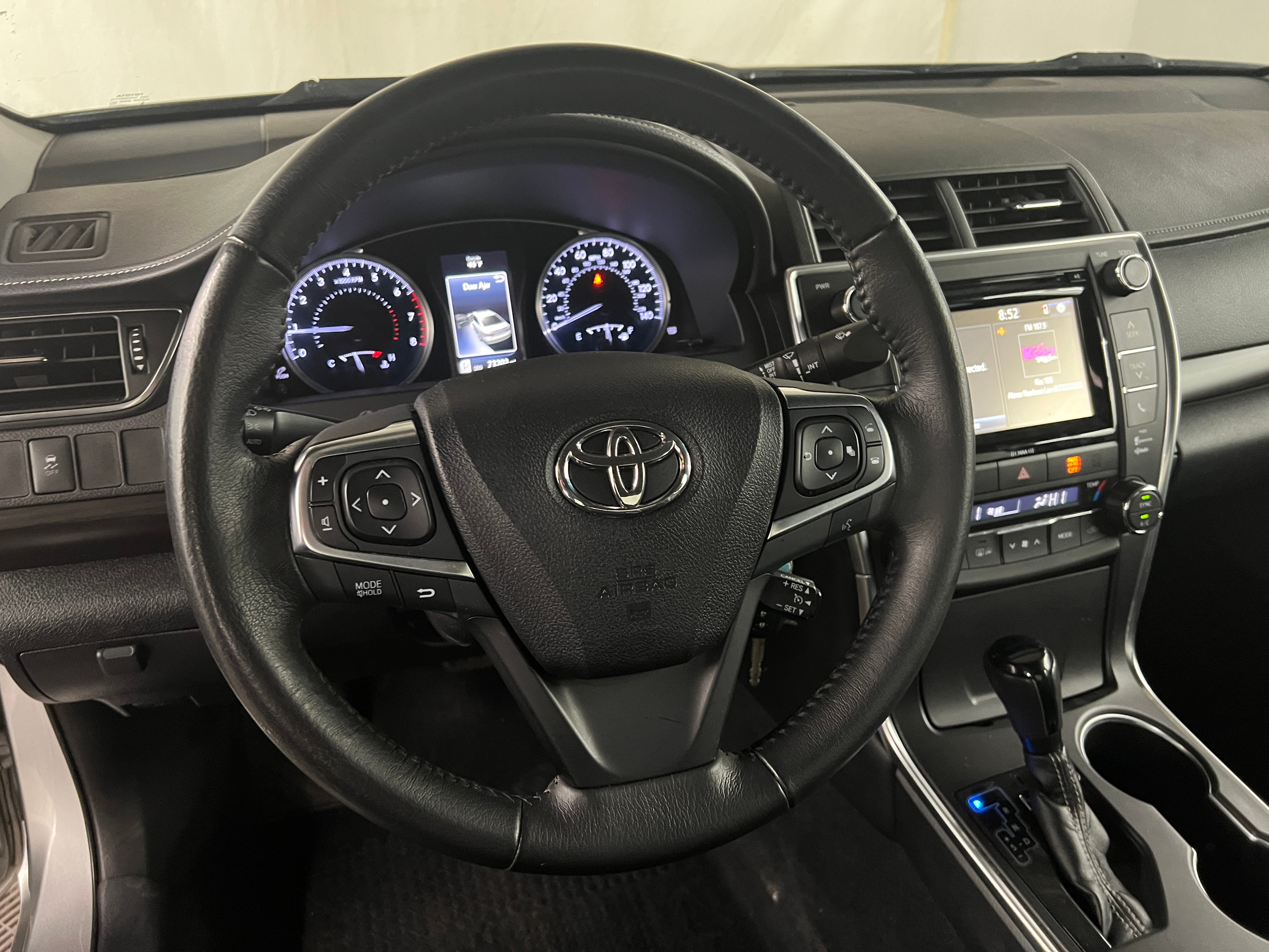 2017 Toyota Camry XLE 4