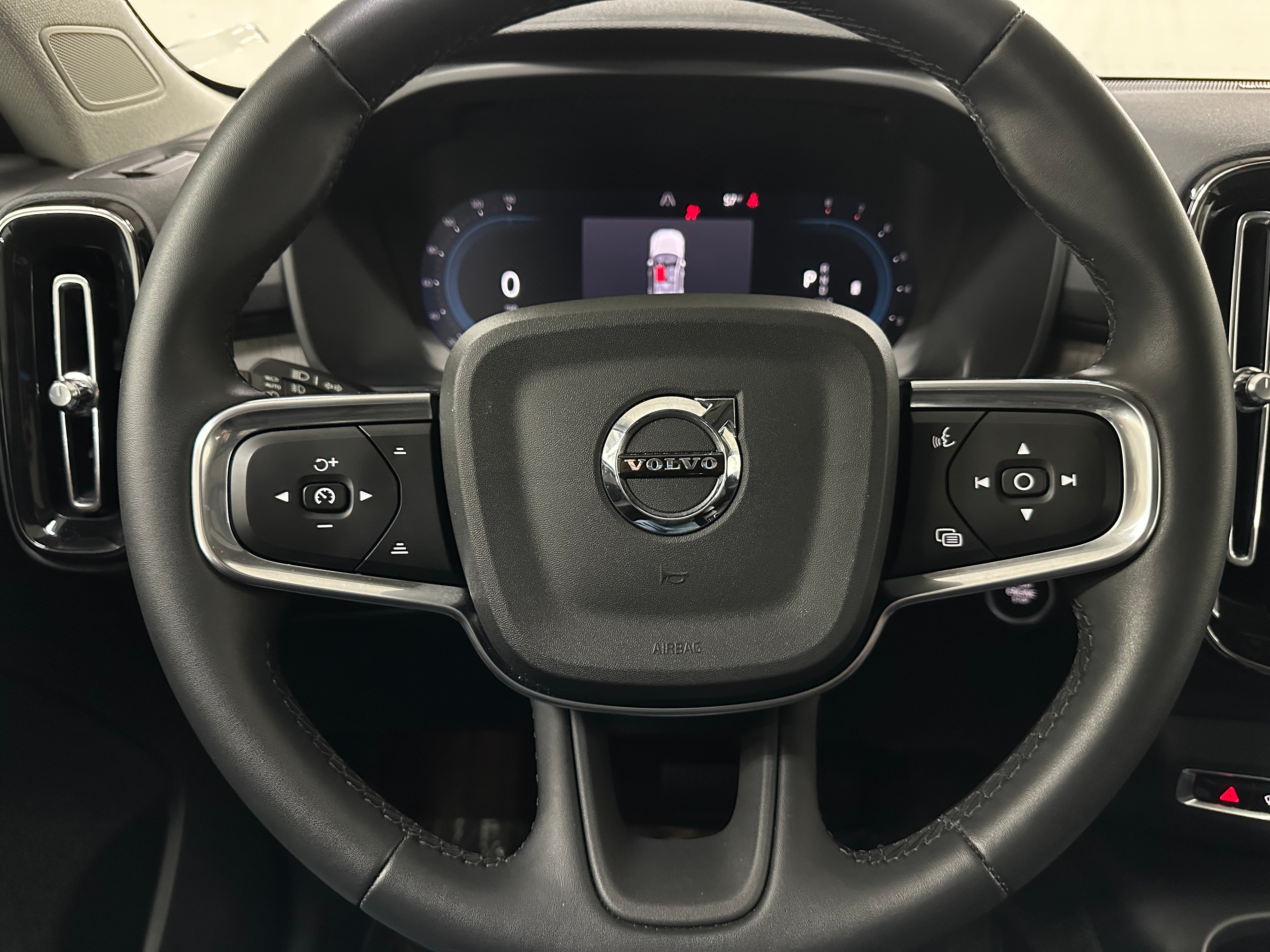 2024 Volvo XC40 B5 Ultimate 4