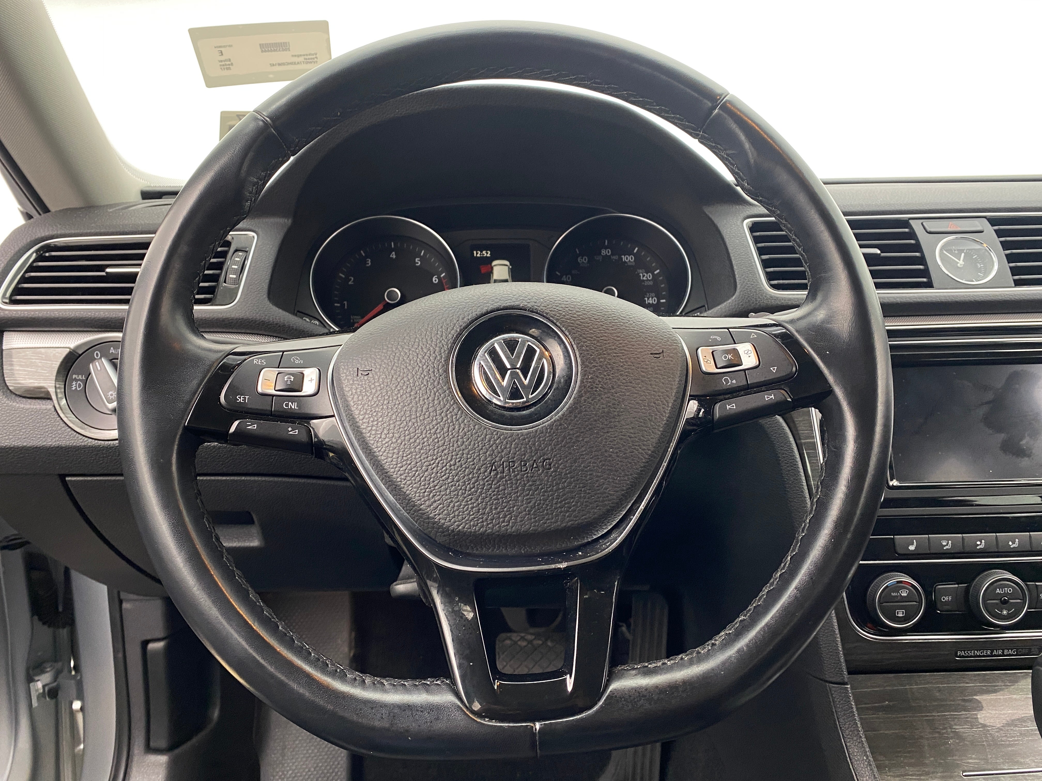 2017 Volkswagen Passat SE 5