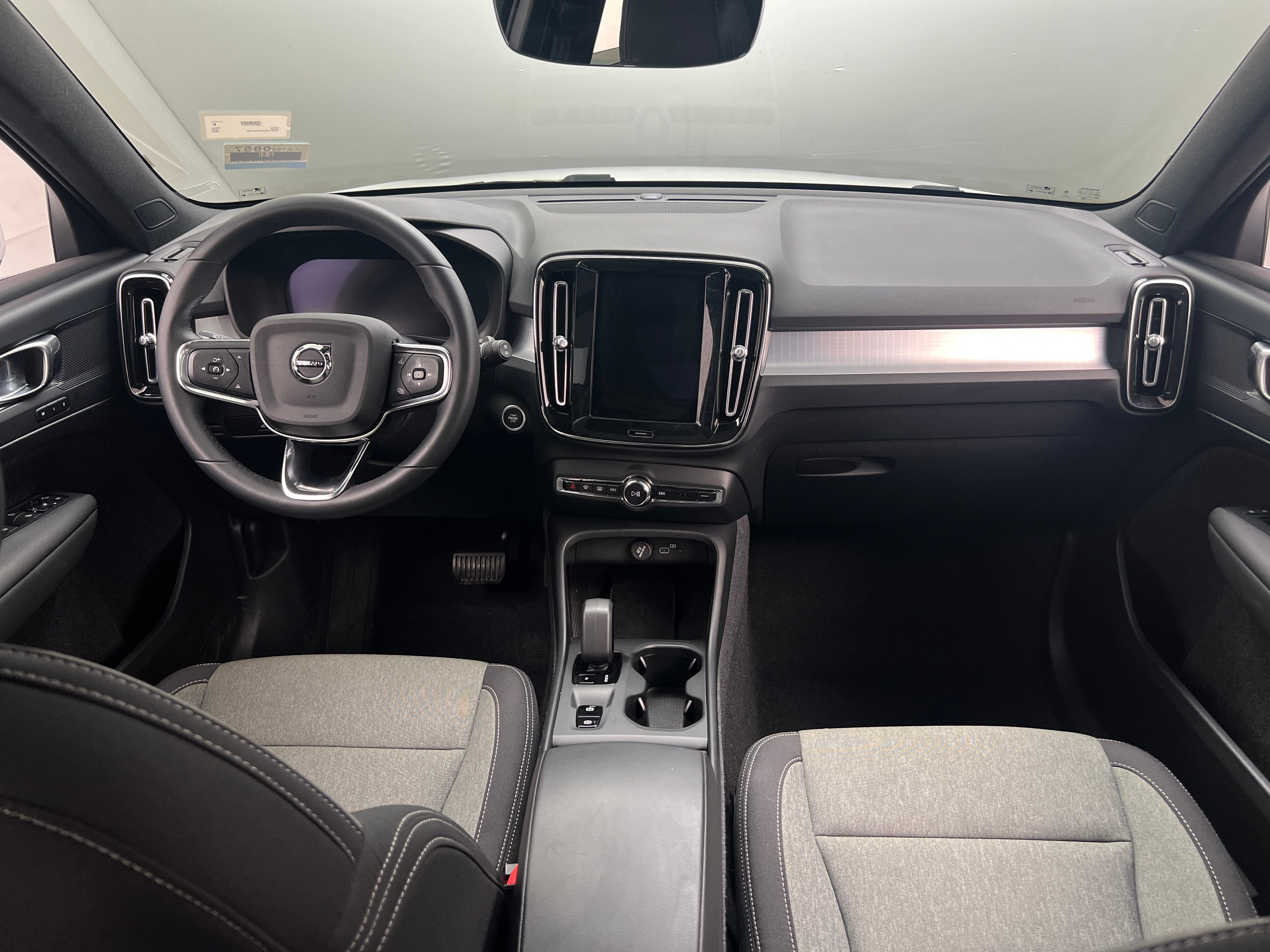 2024 Volvo XC40 B5 Core 3