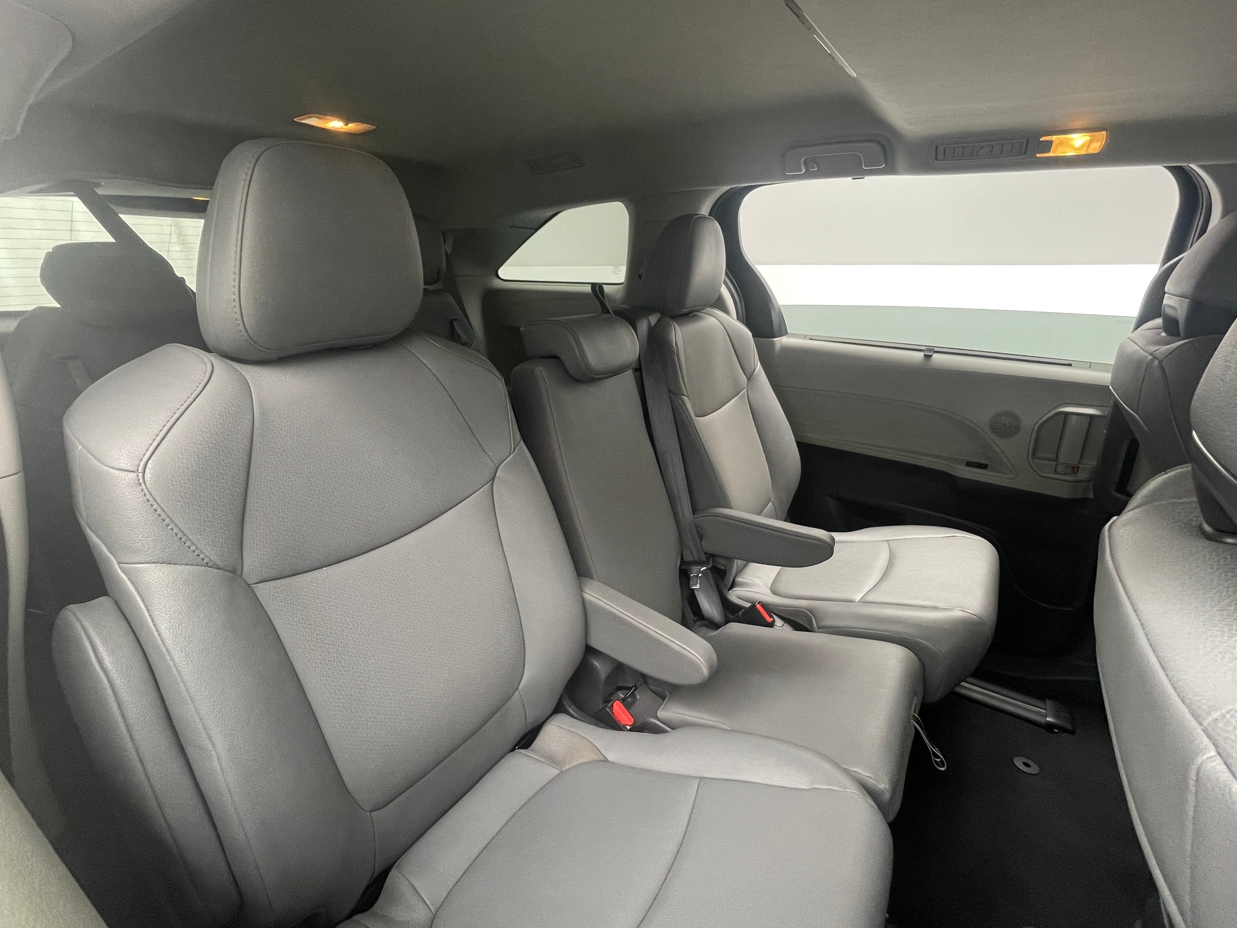 2023 Toyota Sienna XLE 6