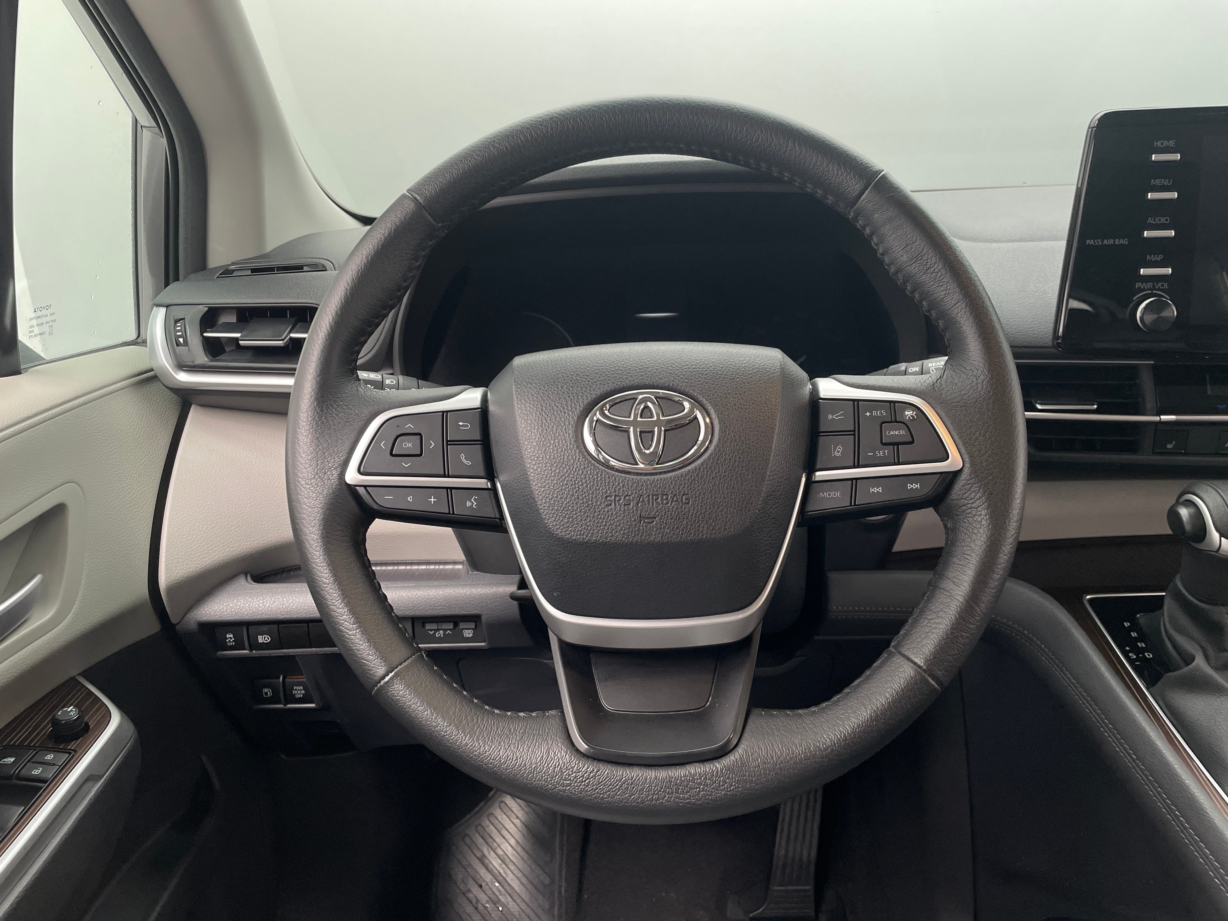 2023 Toyota Sienna XLE 5