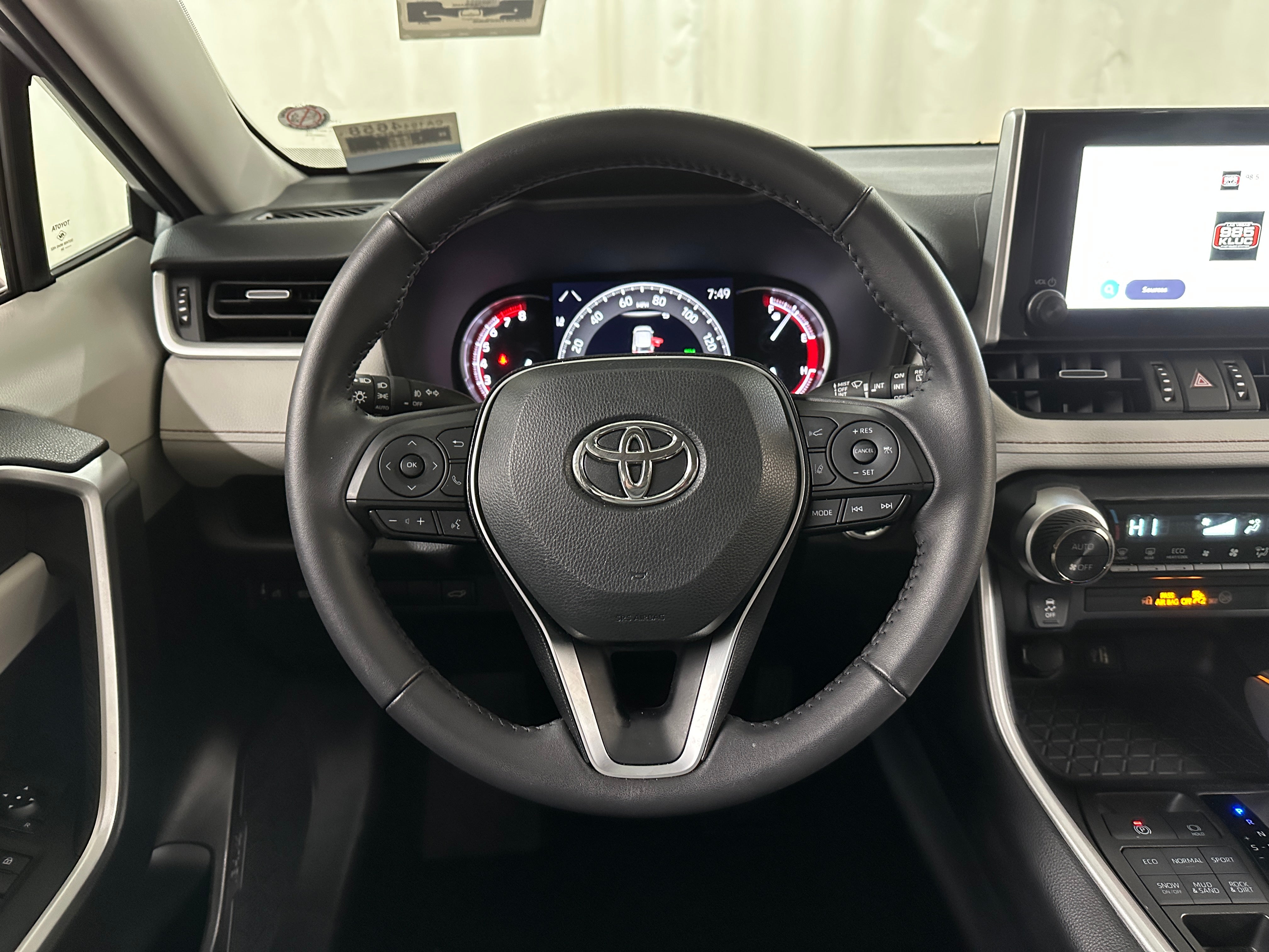 2024 Toyota RAV4 XLE Premium 5
