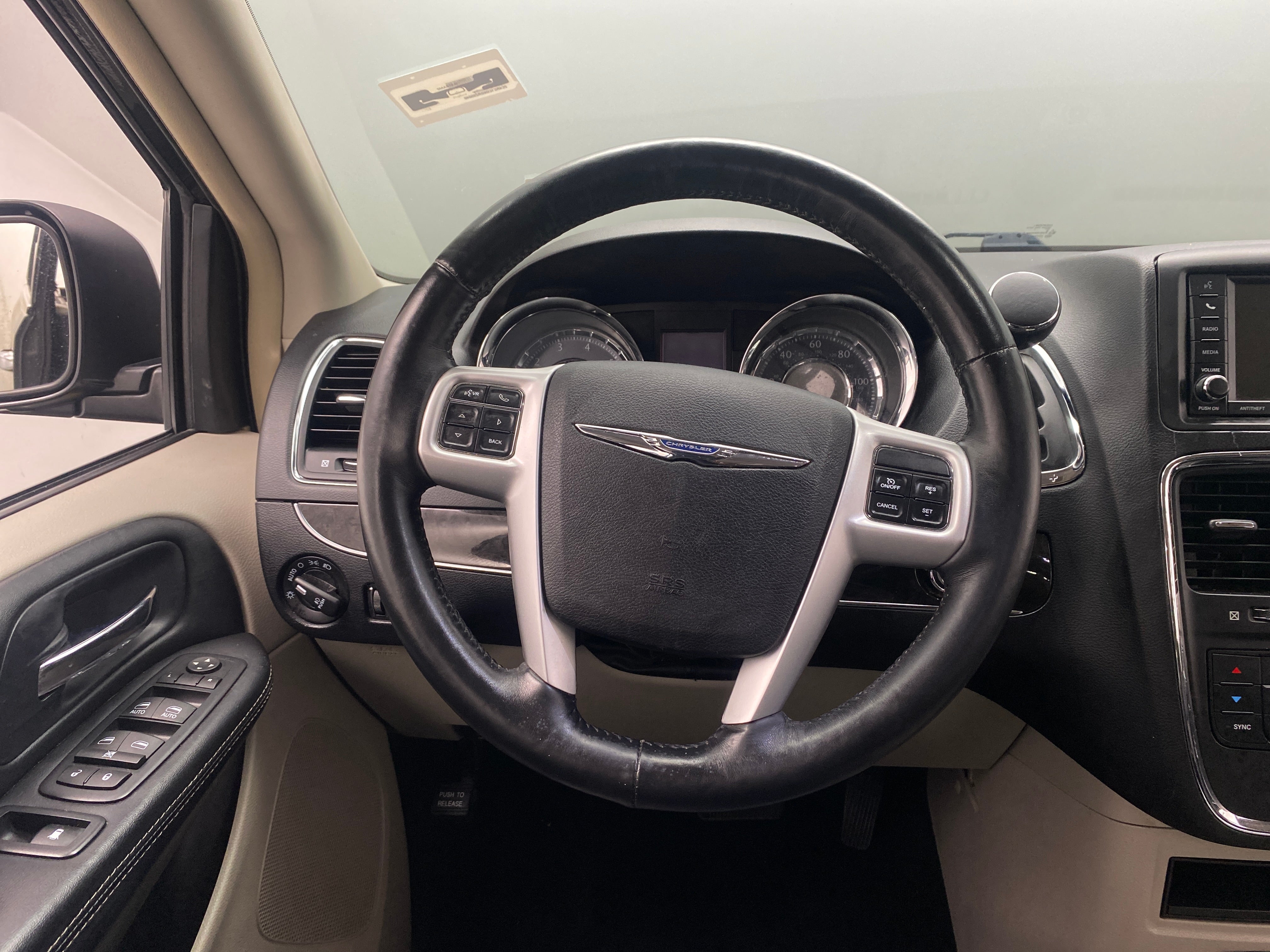 2016 Chrysler Town & Country S 4