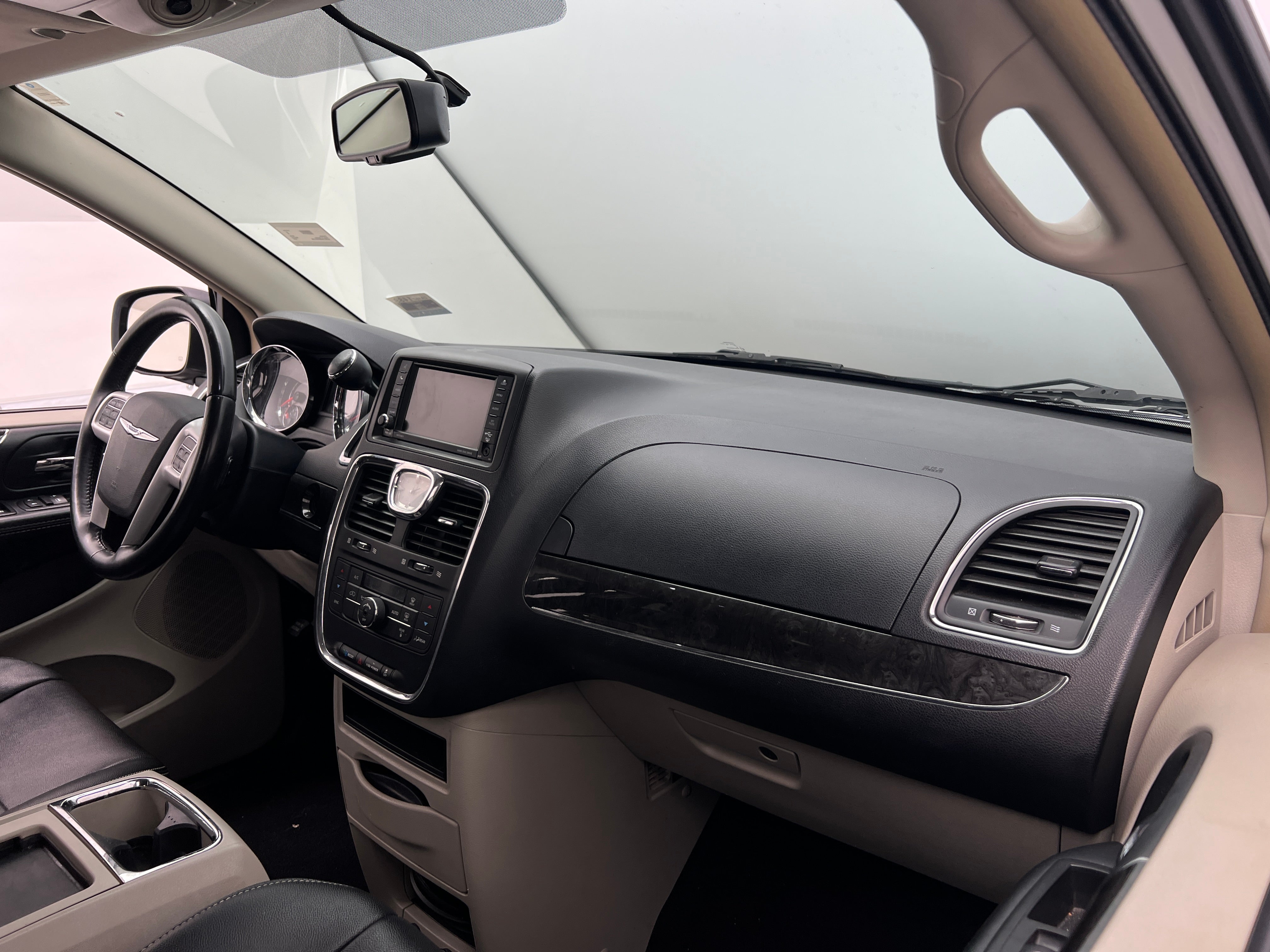 2016 Chrysler Town & Country Touring 2