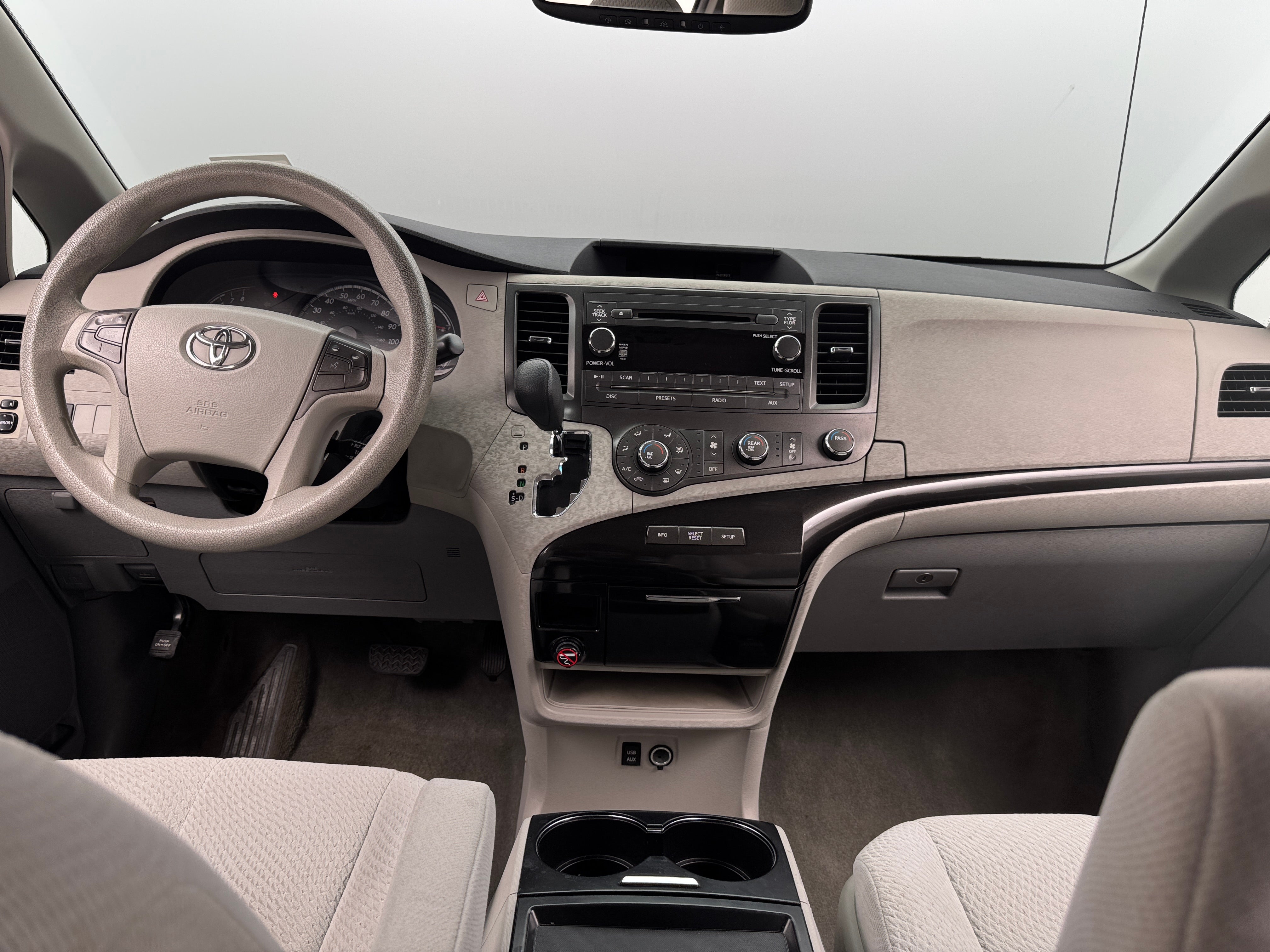 2011 Toyota Sienna LE 3