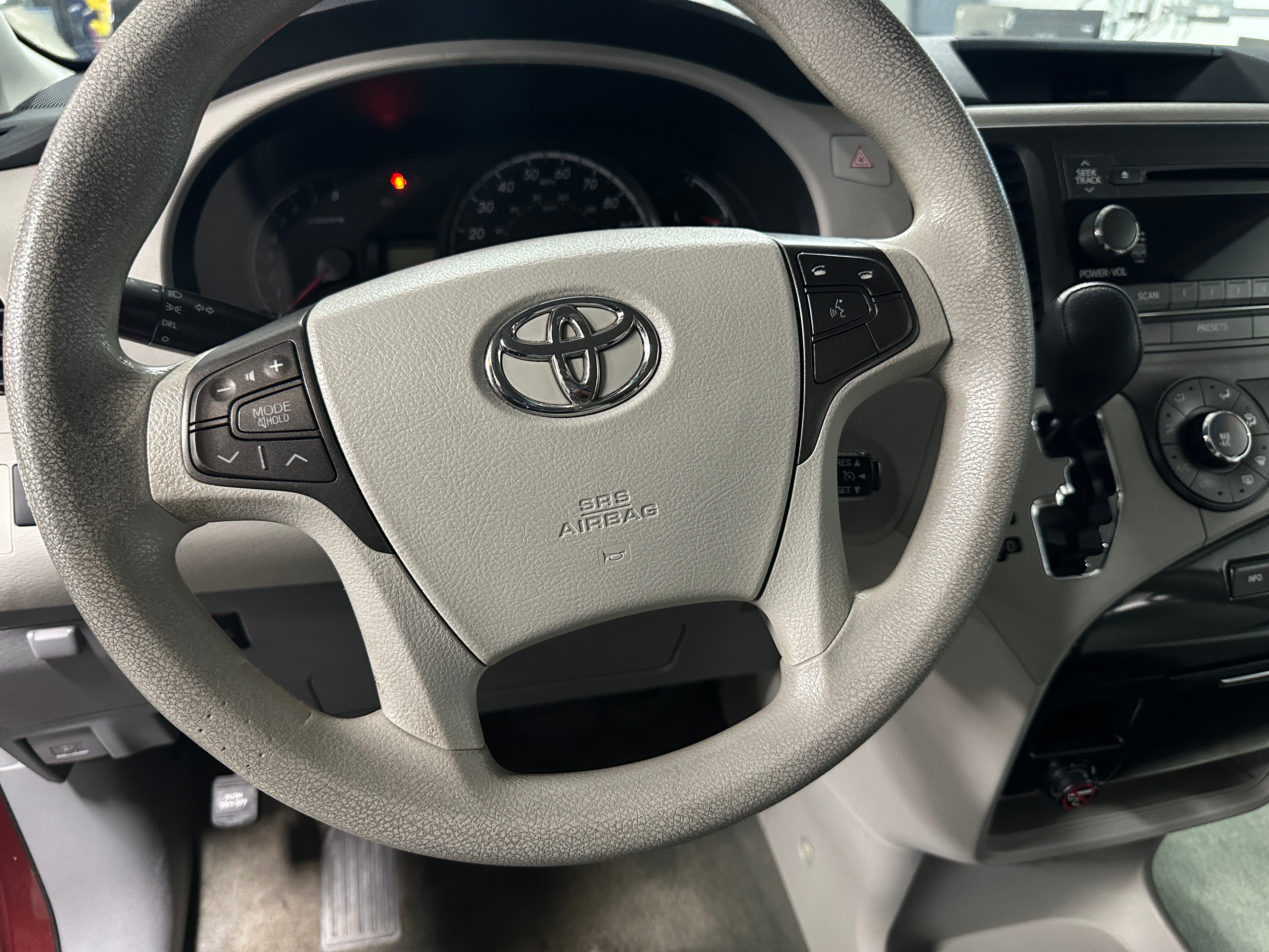 2011 Toyota Sienna LE 5