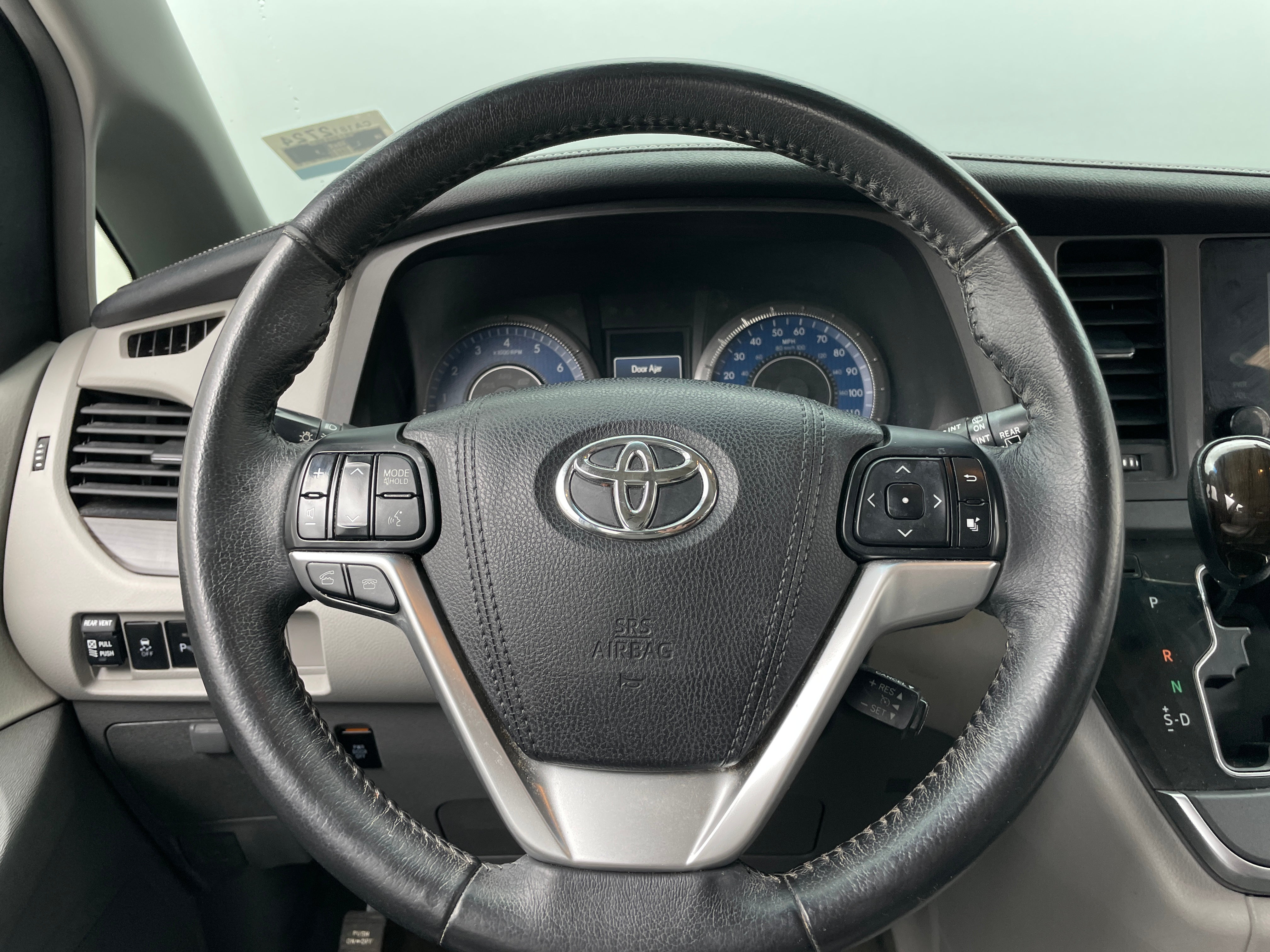 2017 Toyota Sienna XLE 4