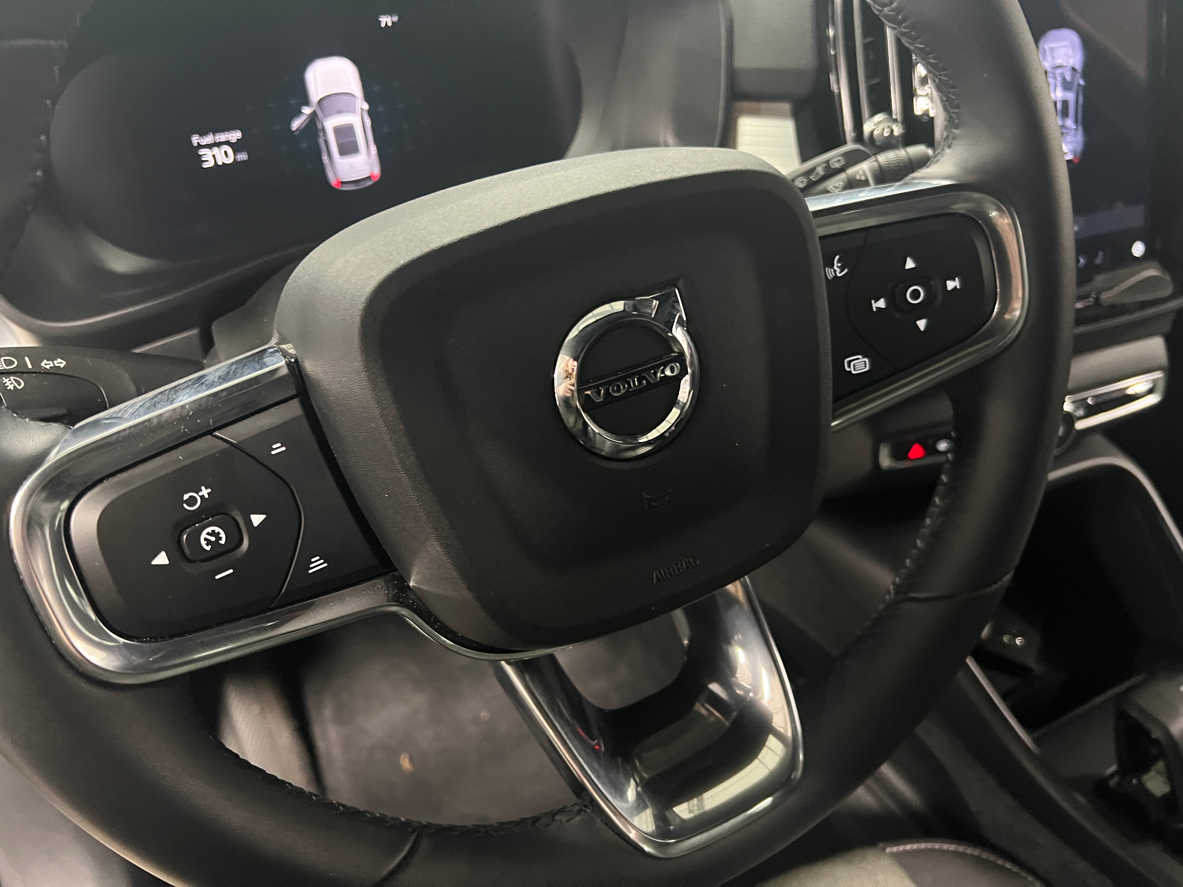 2024 Volvo XC40 B5 Core 5