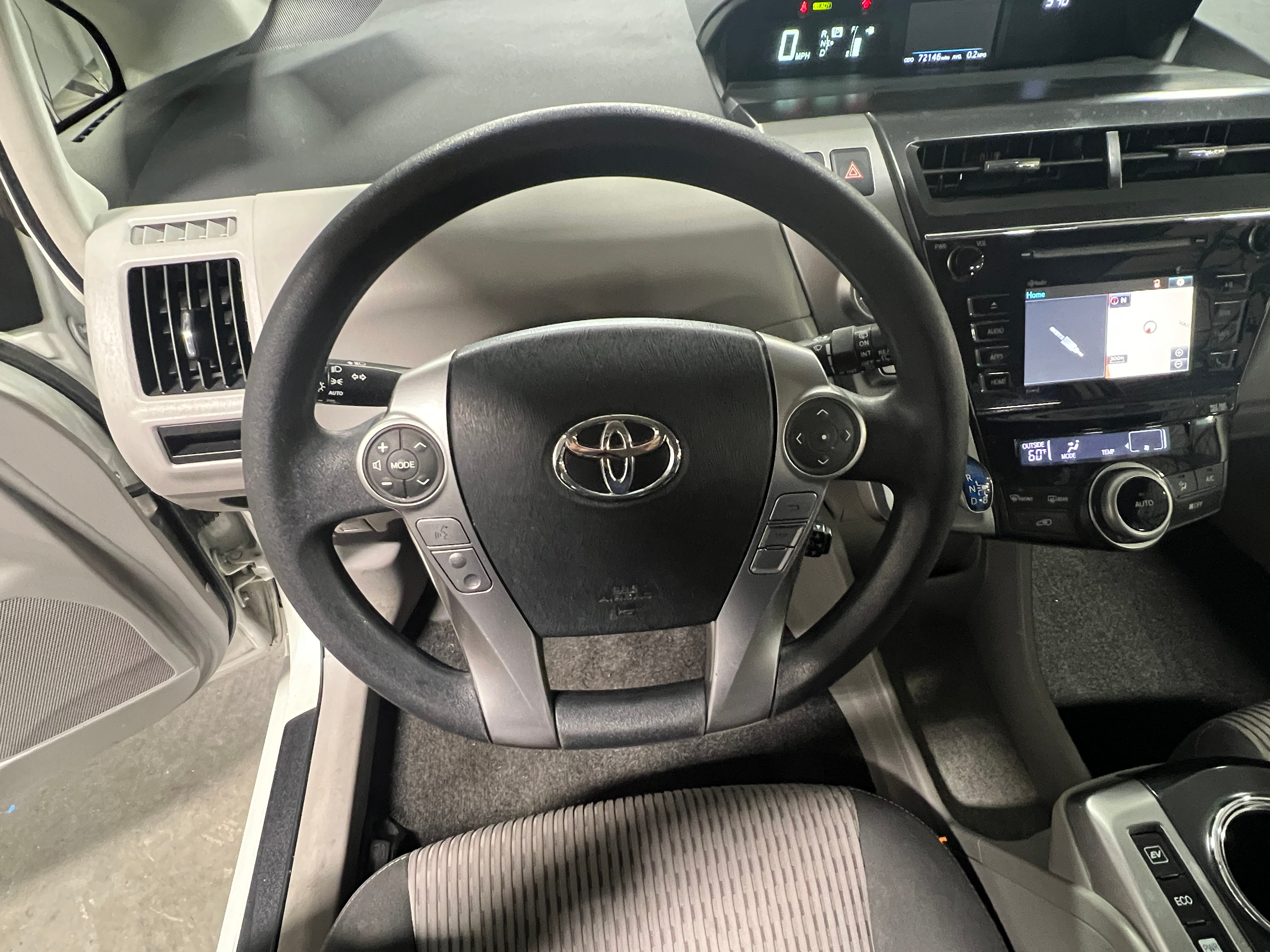 2015 Toyota Prius v Three 5