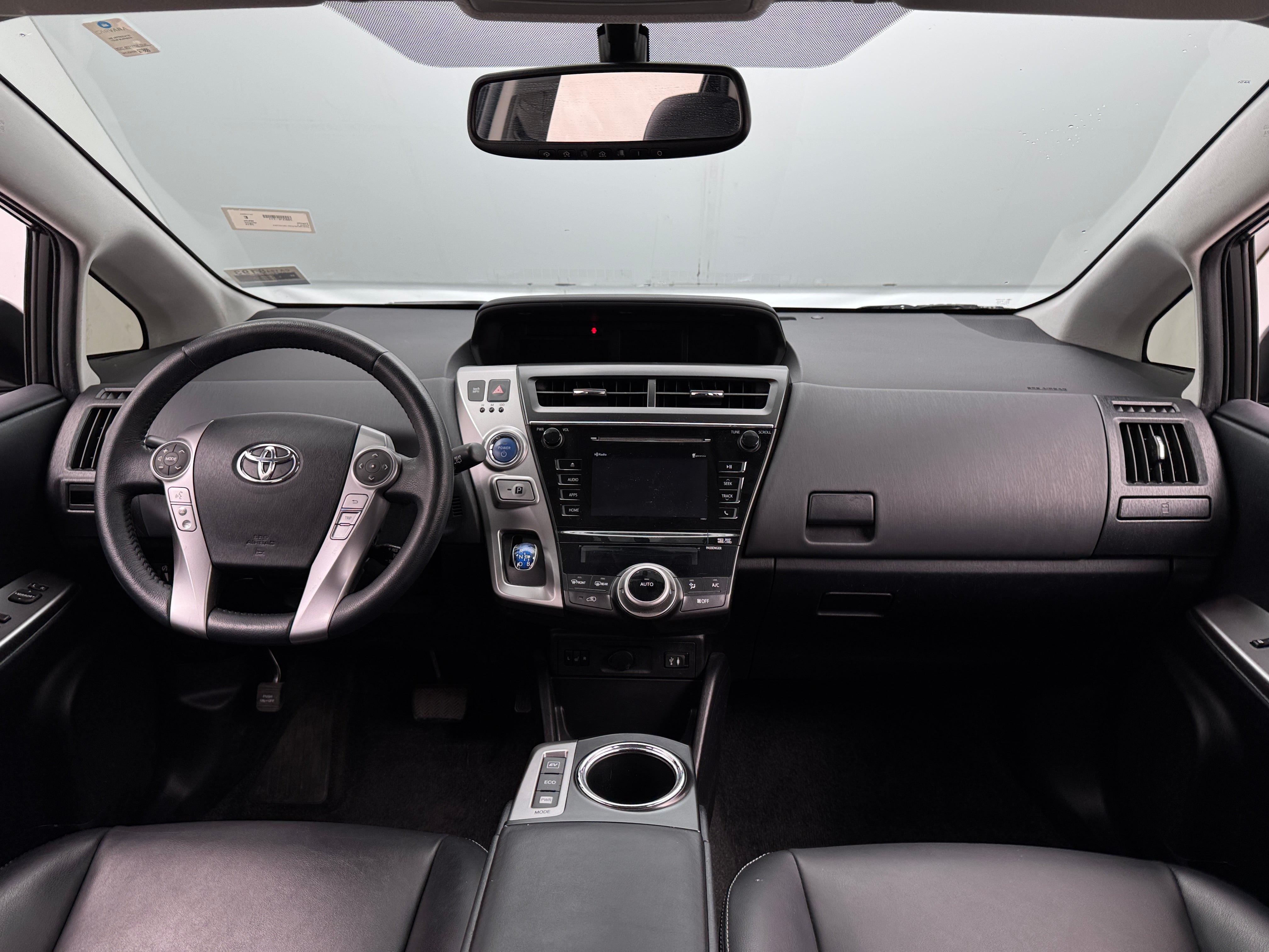 2015 Toyota Prius v Four 3