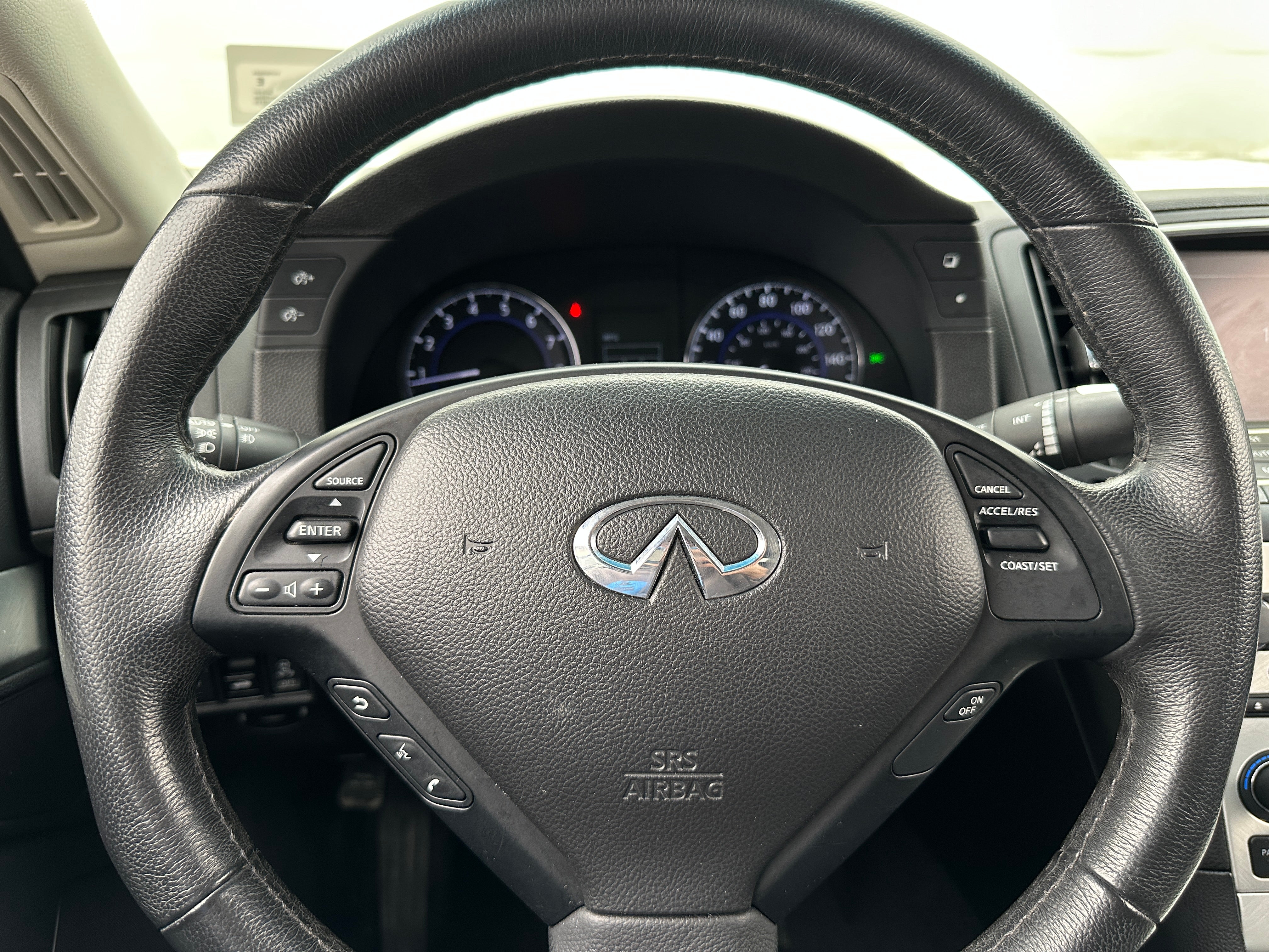 2015 INFINITI Q60 Base 4