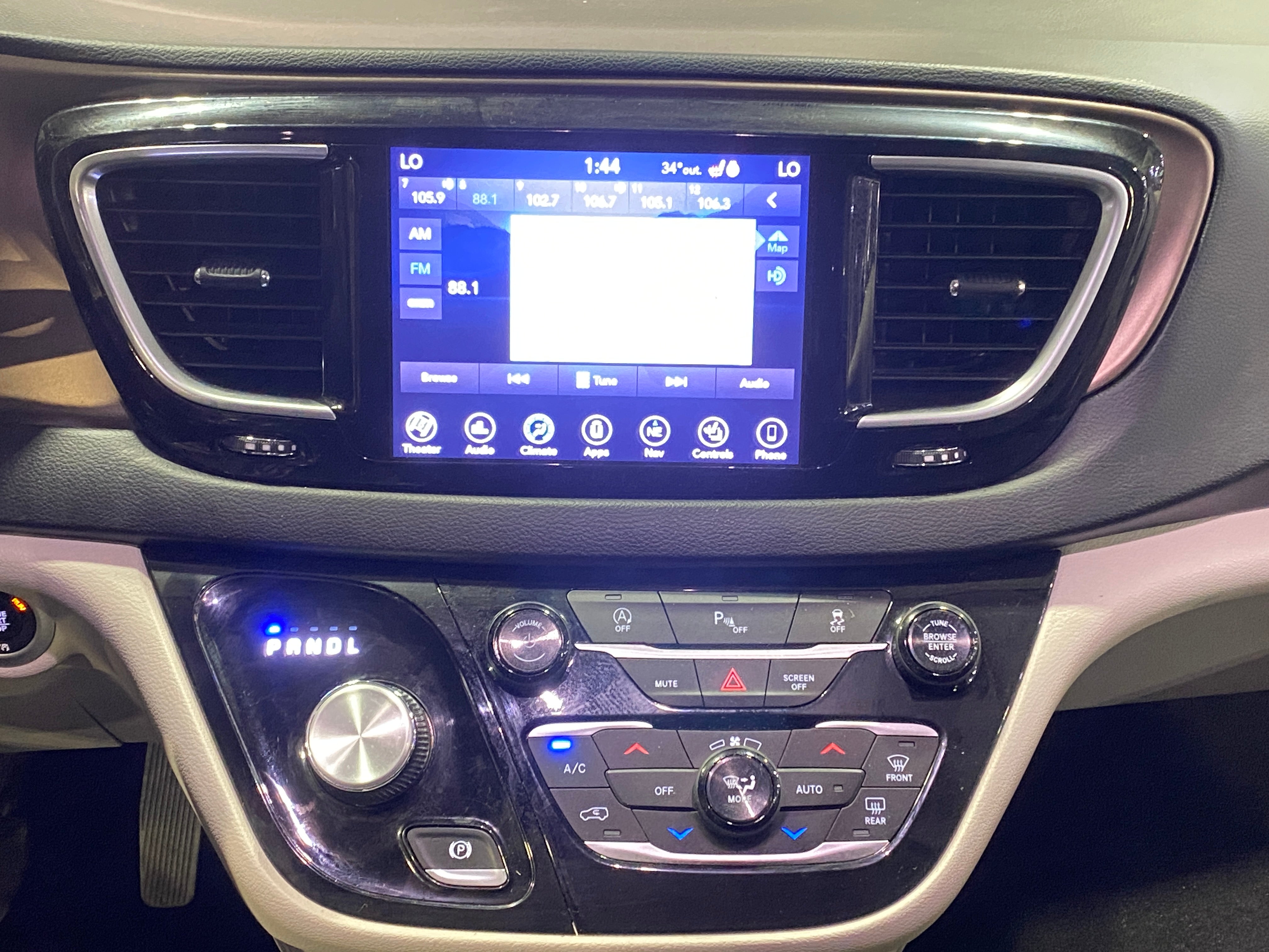 2018 Chrysler Pacifica  3