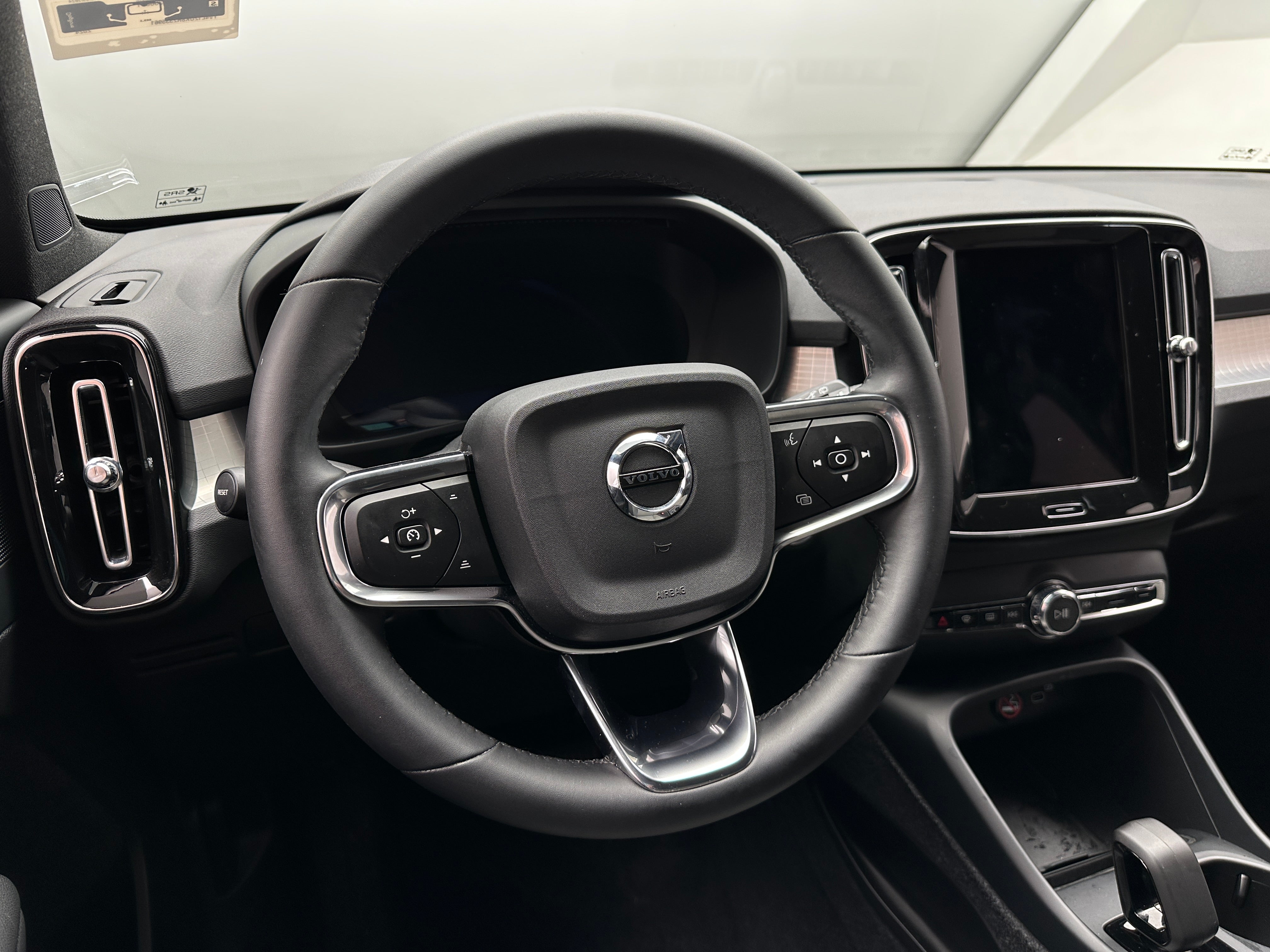 2024 Volvo XC40 B5 Core 5