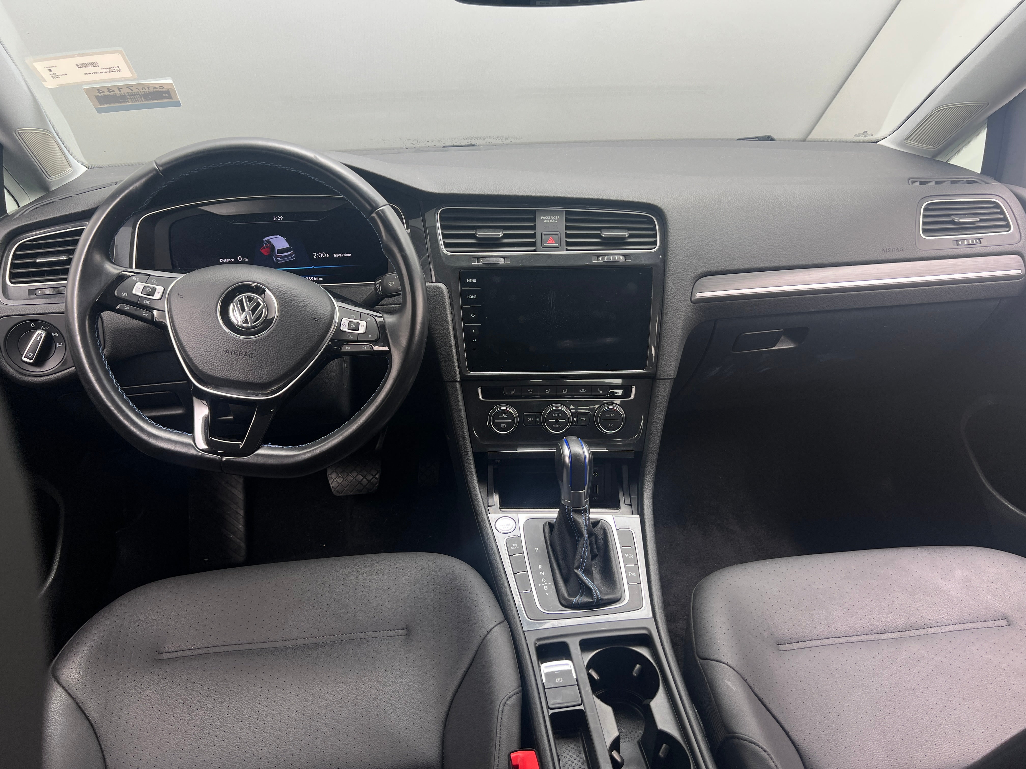 2018 Volkswagen e-Golf SEL Premium 3