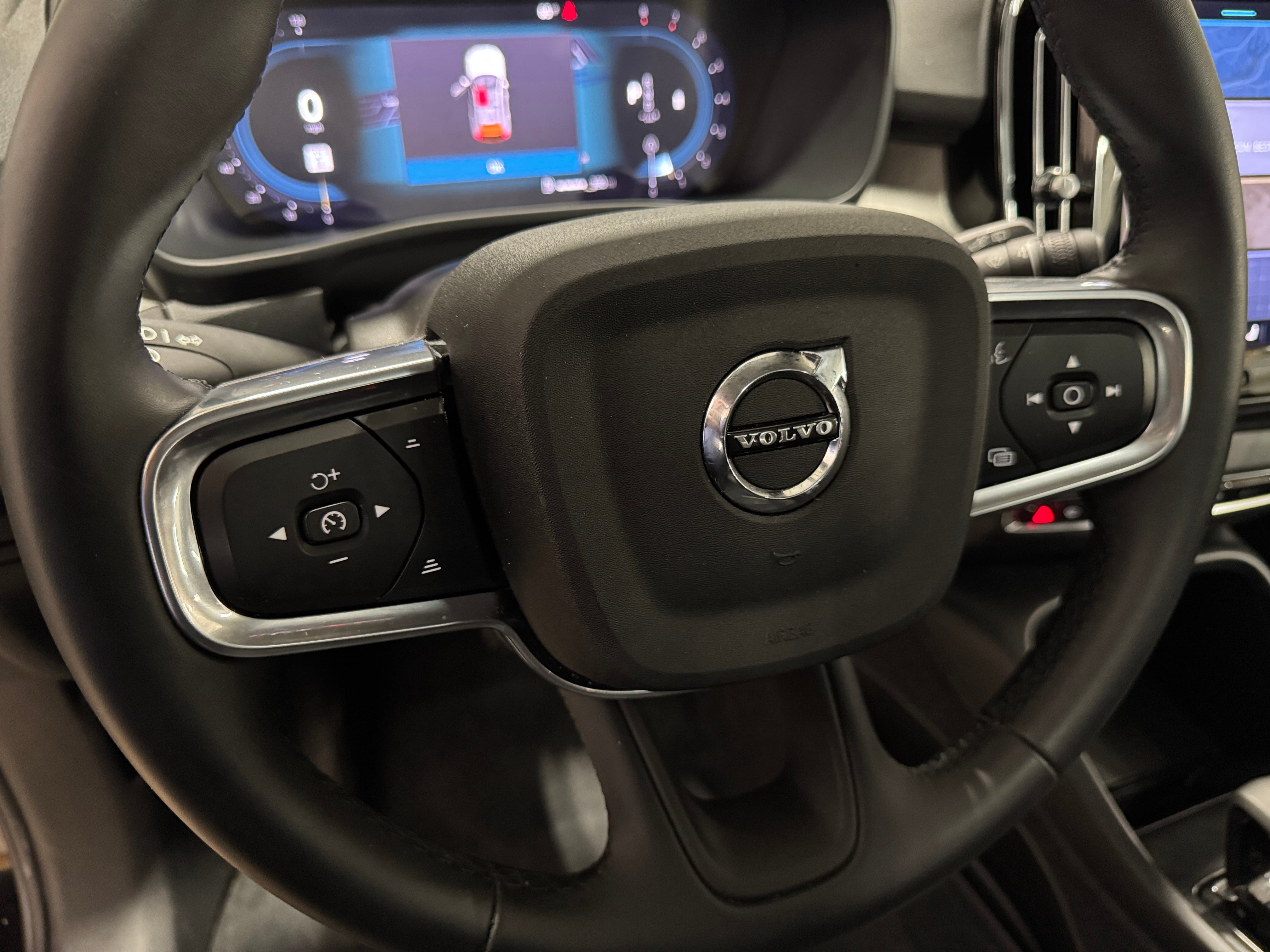 2024 Volvo XC40 B5 Core 5