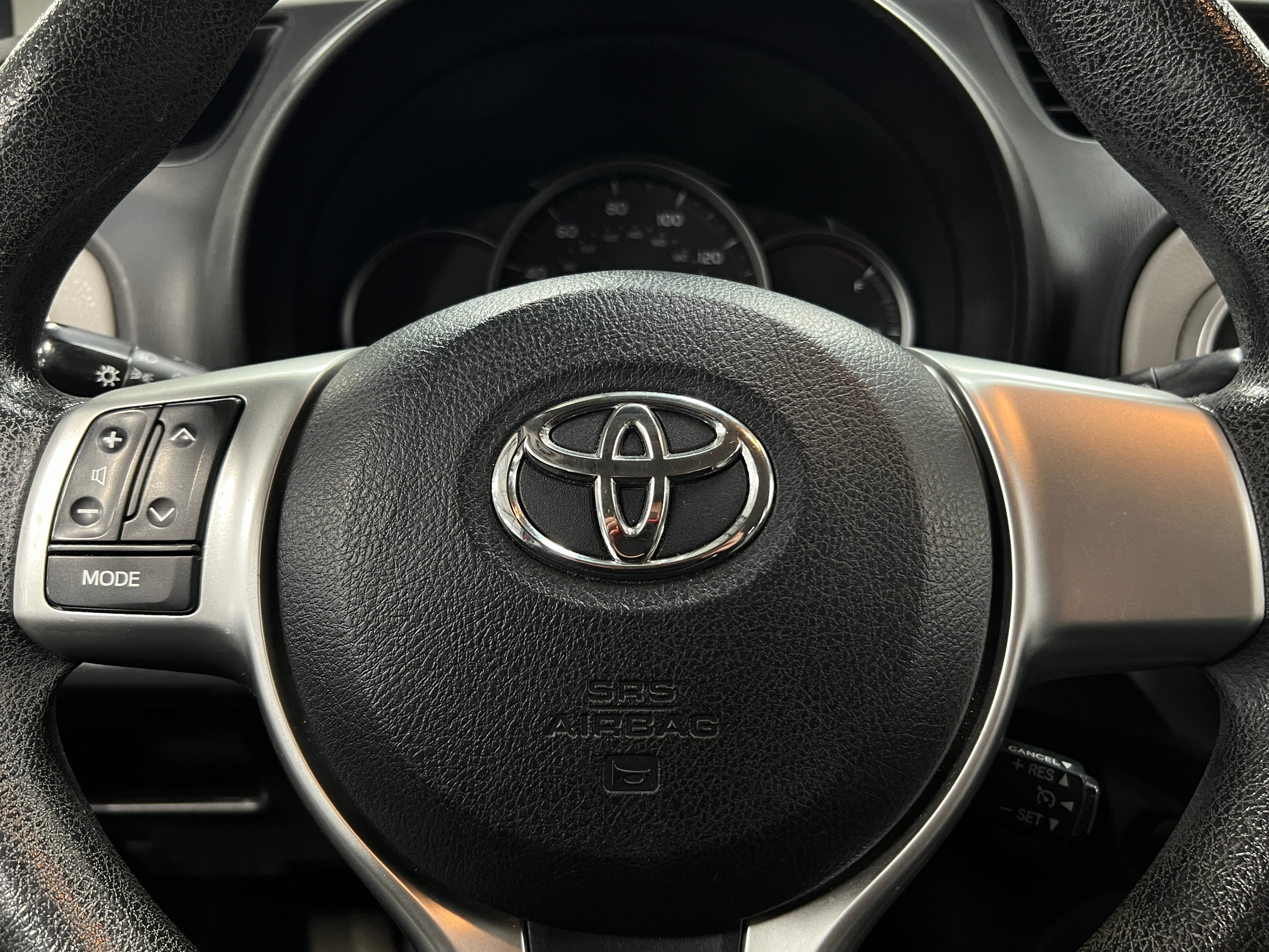 2014 Toyota Yaris L 5