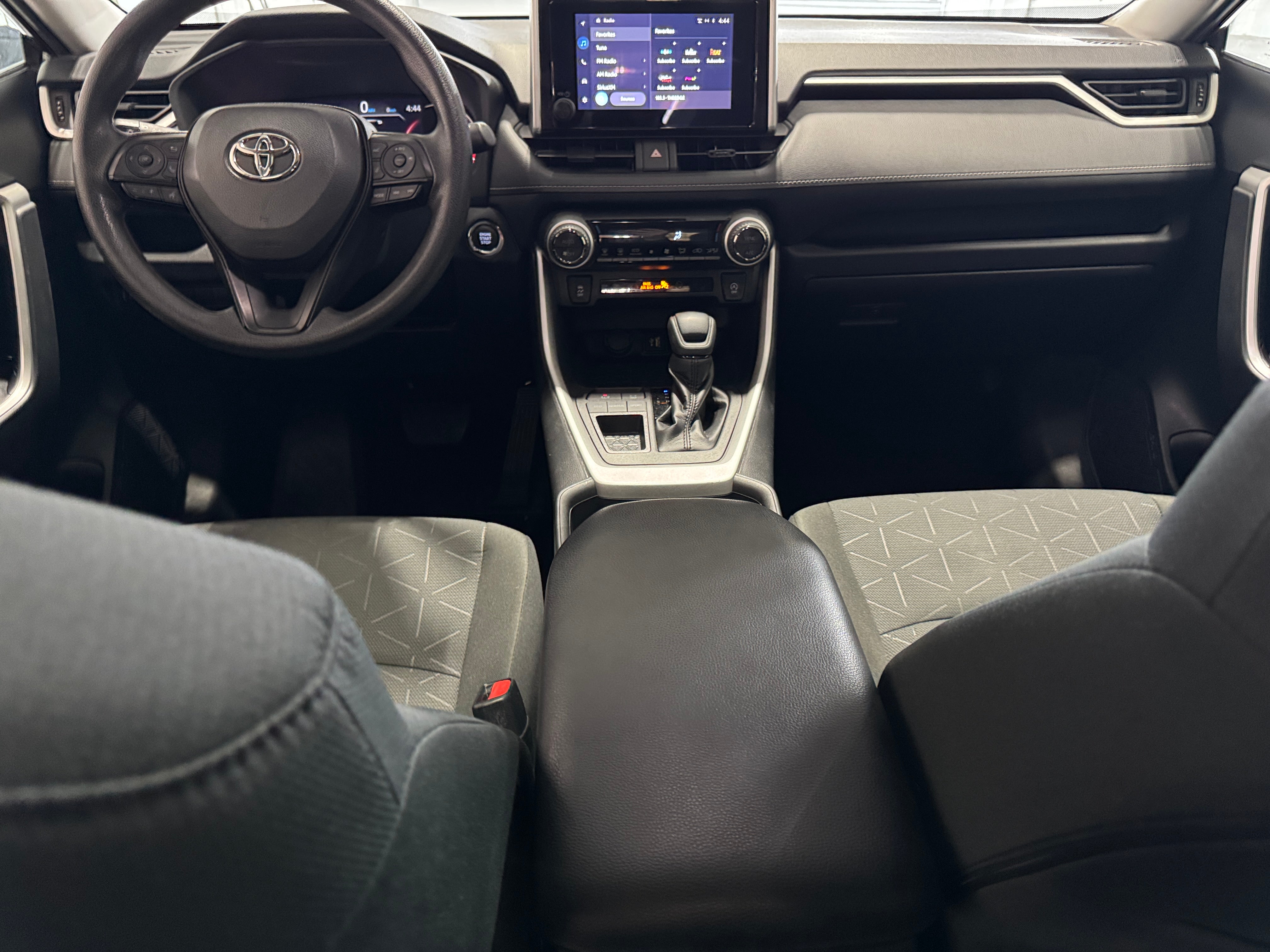 2023 Toyota RAV4 XLE 3