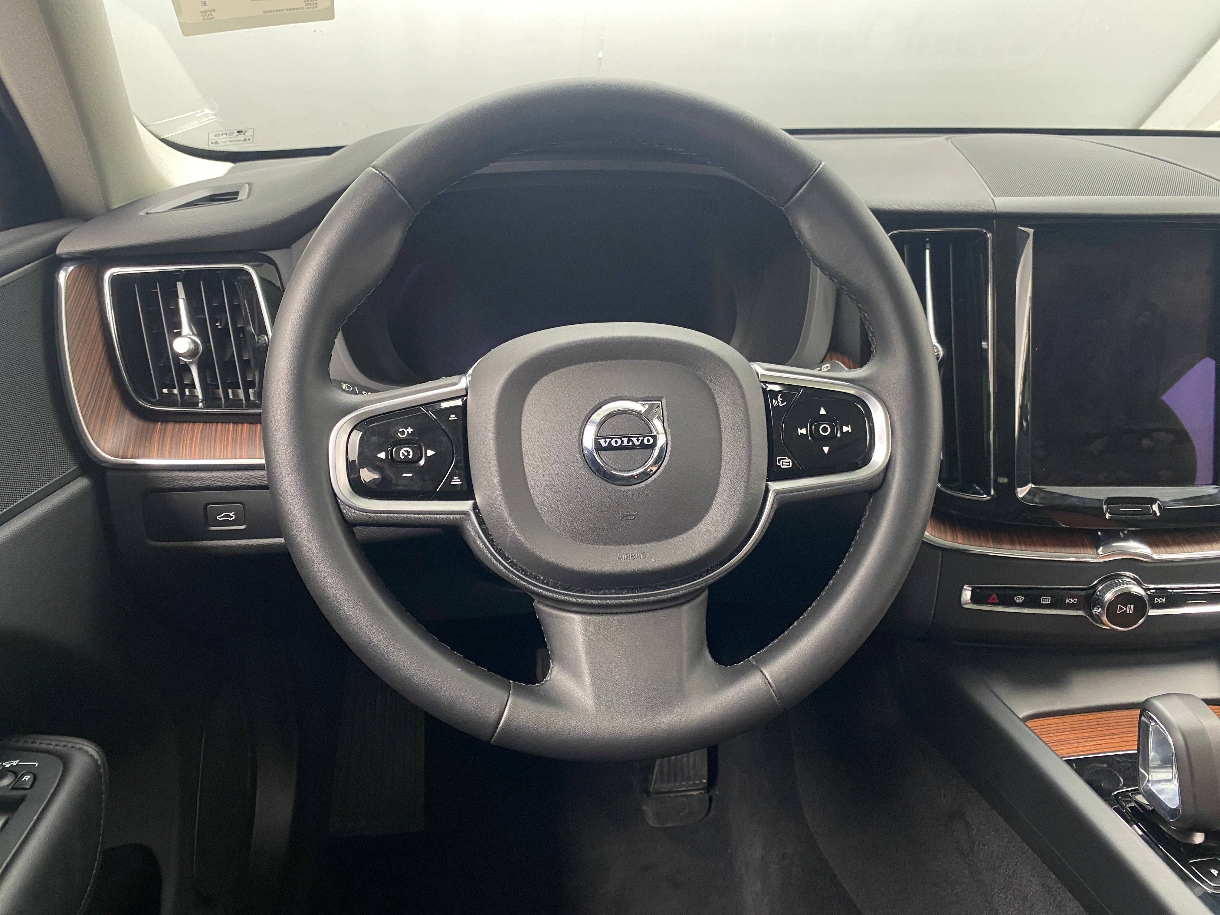 2023 Volvo XC60 B5 Plus 4