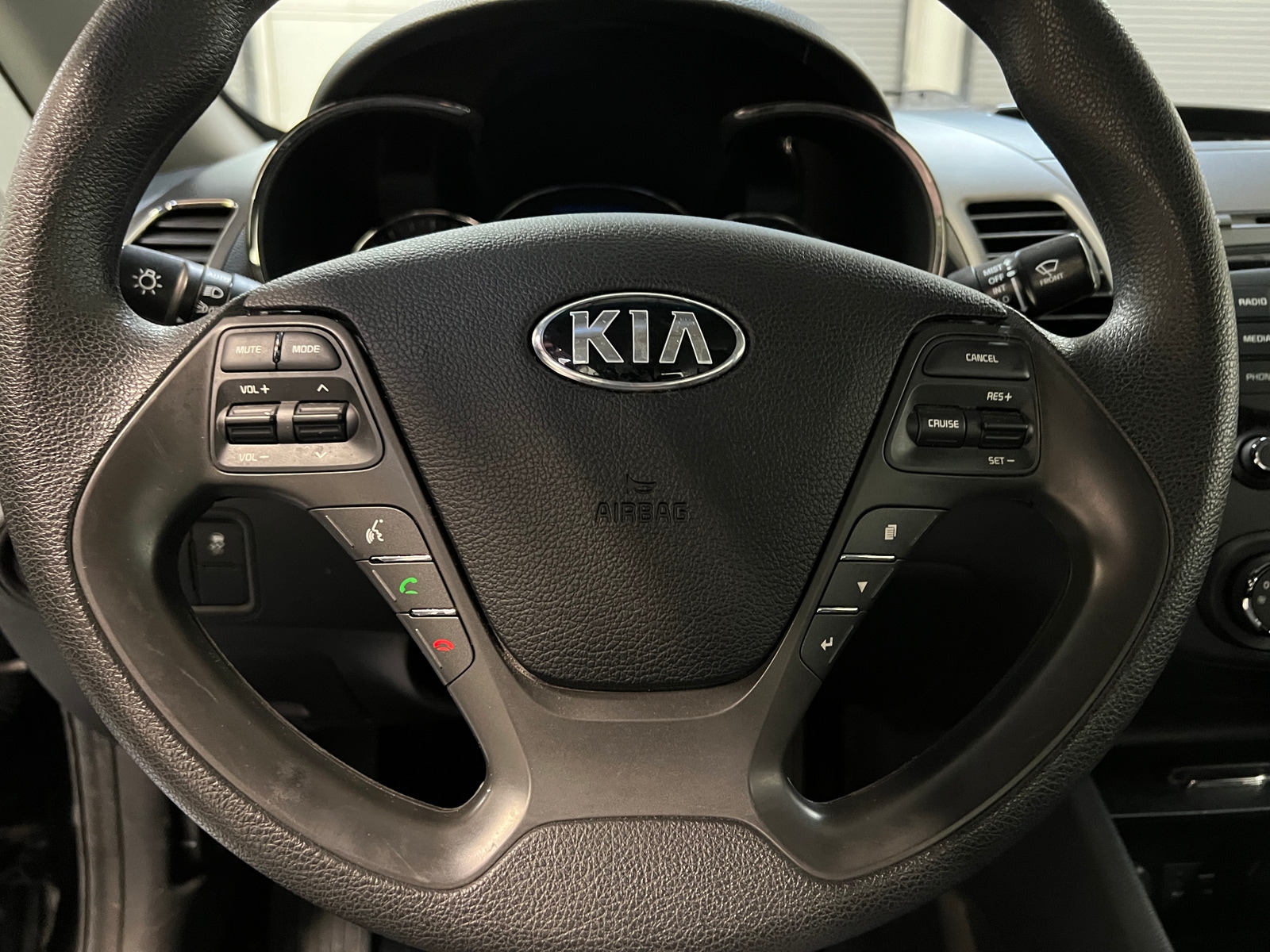 Thumbnail: 2017 Kia Forte - 5