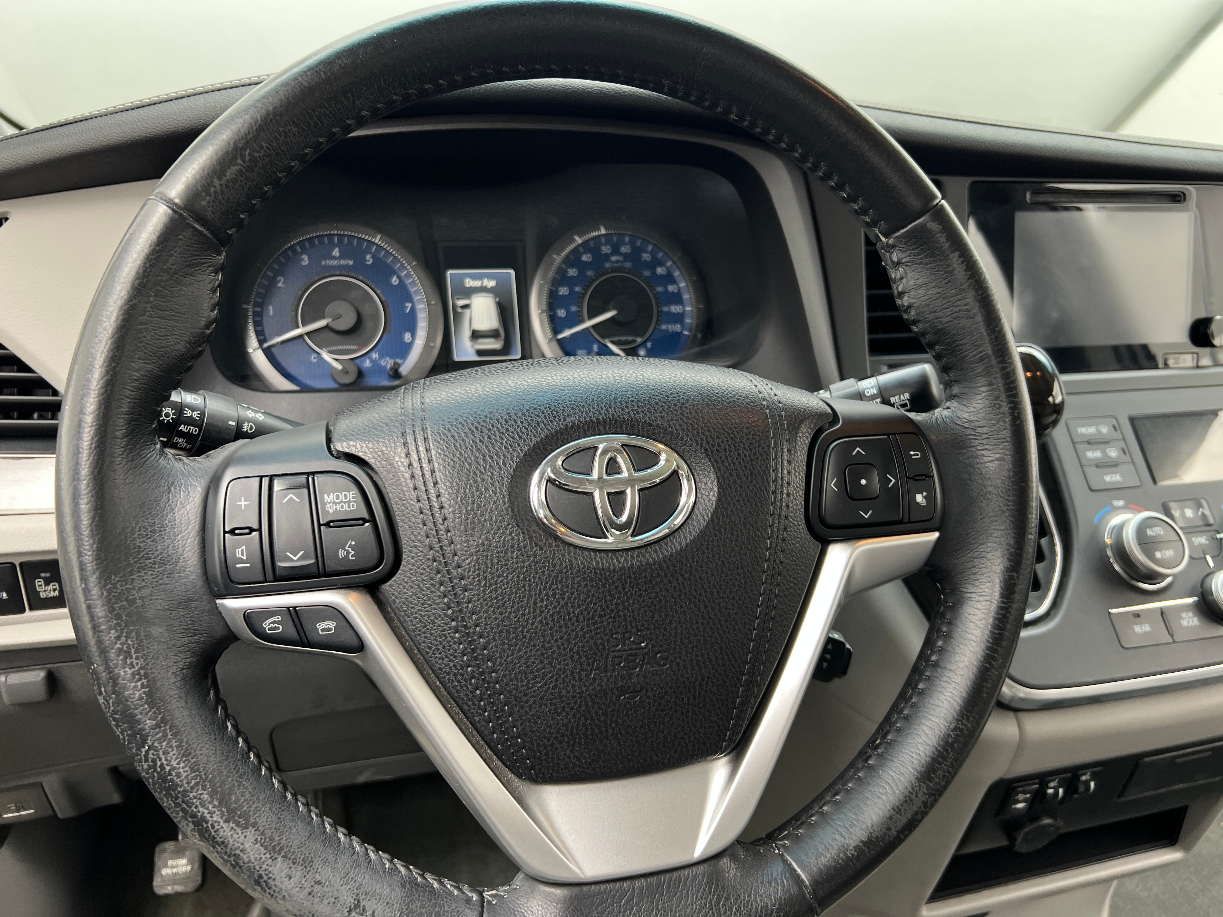 2016 Toyota Sienna XLE 5