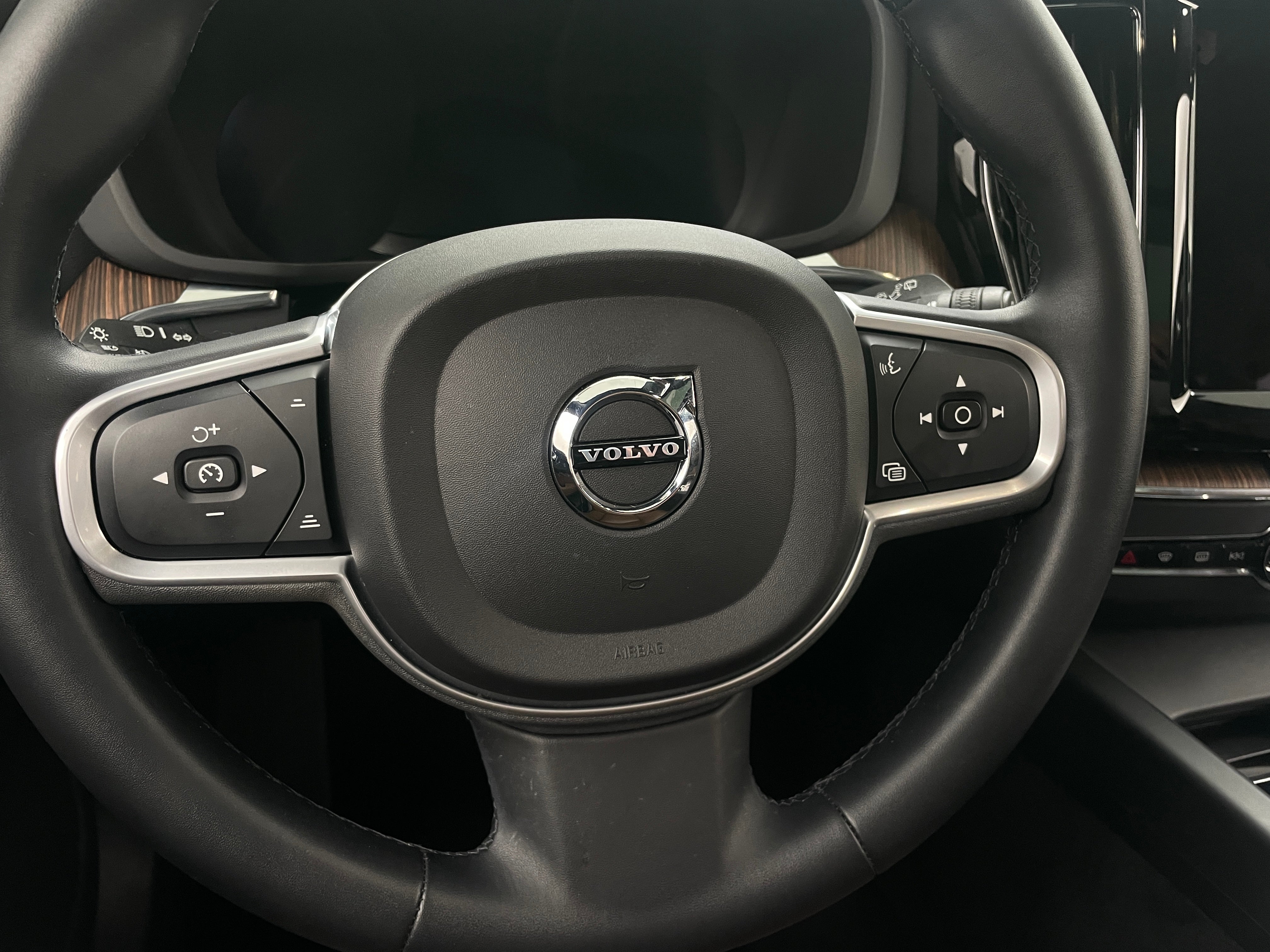 2022 Volvo XC60 B5 Momentum 5