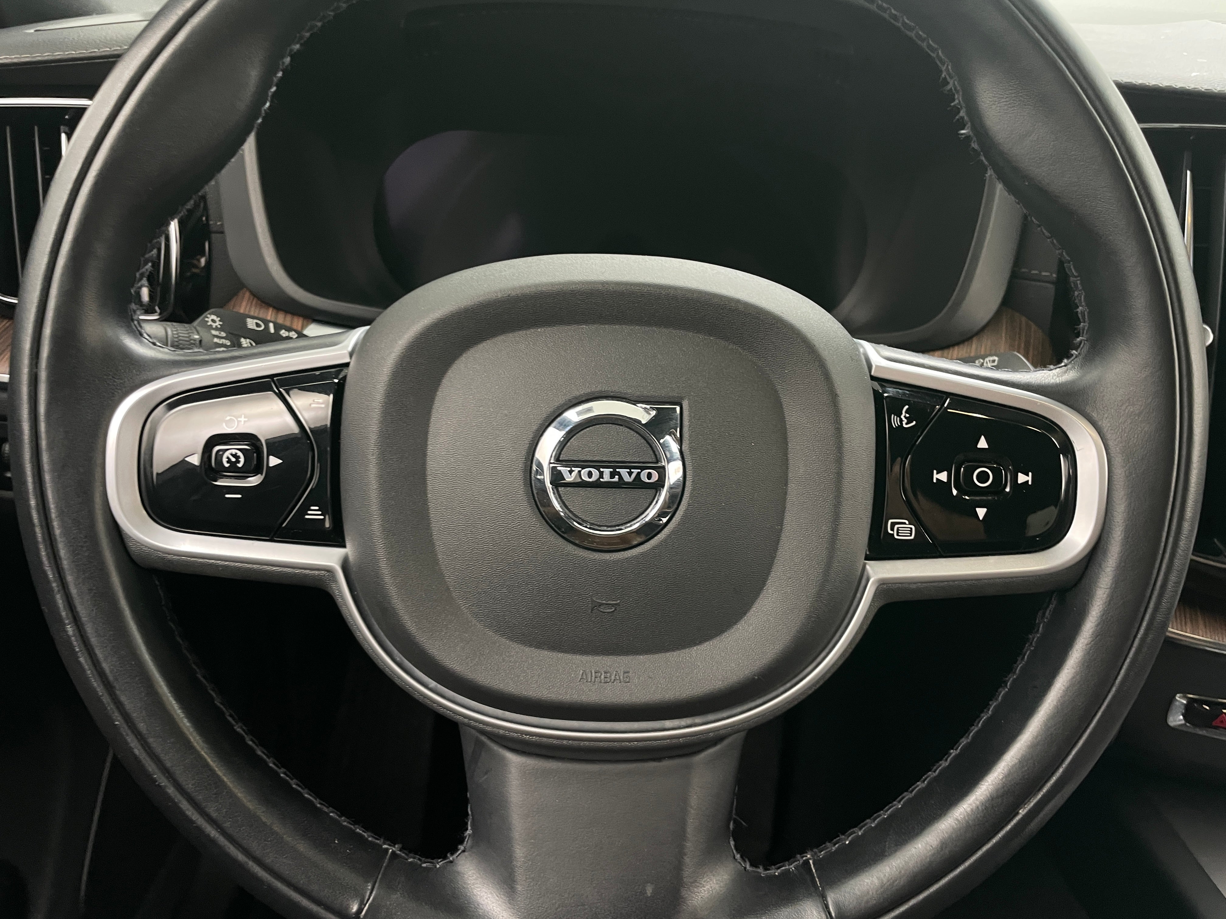 2022 Volvo XC60 Recharge Core 5