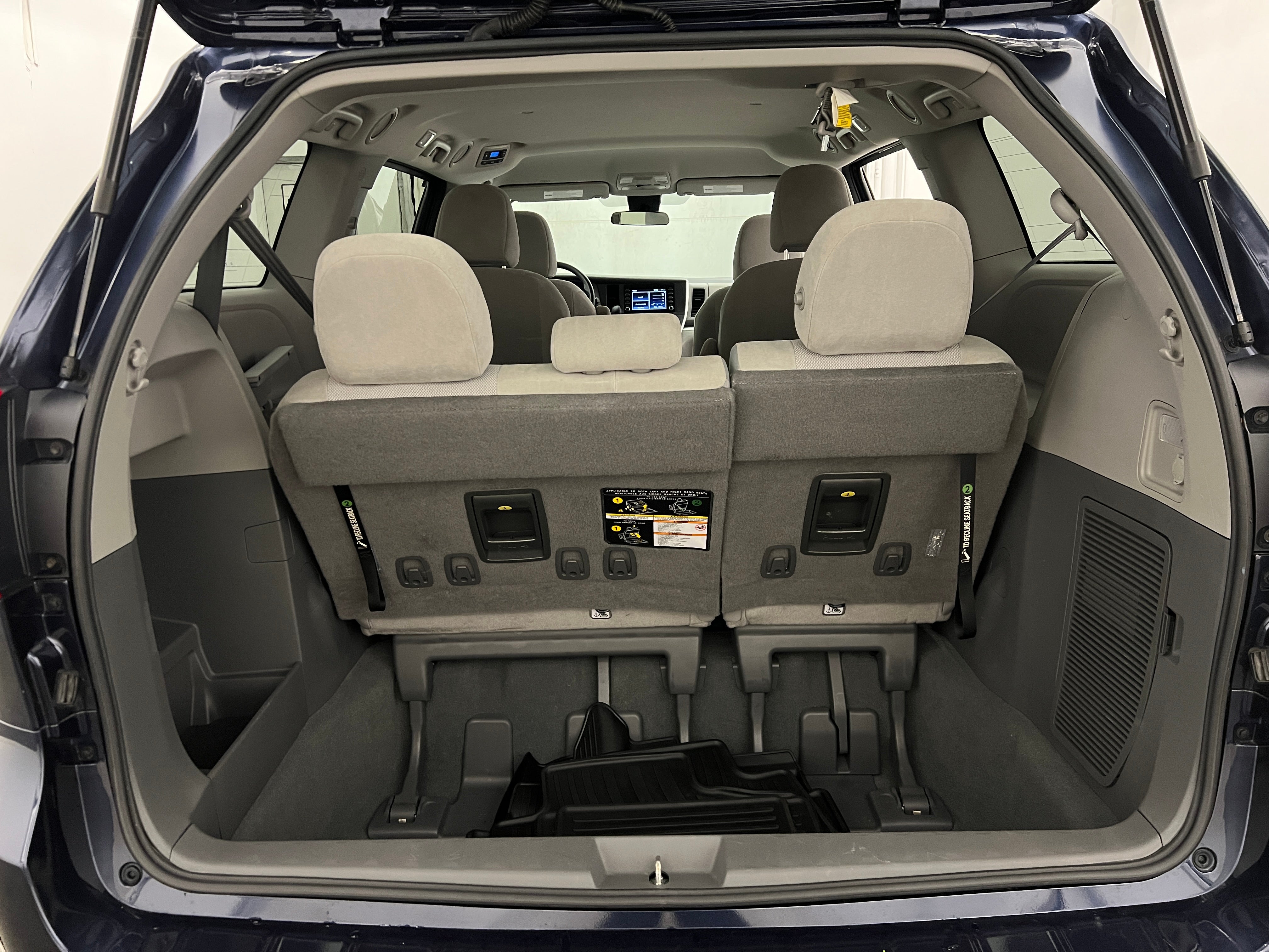 2020 Toyota Sienna L 7