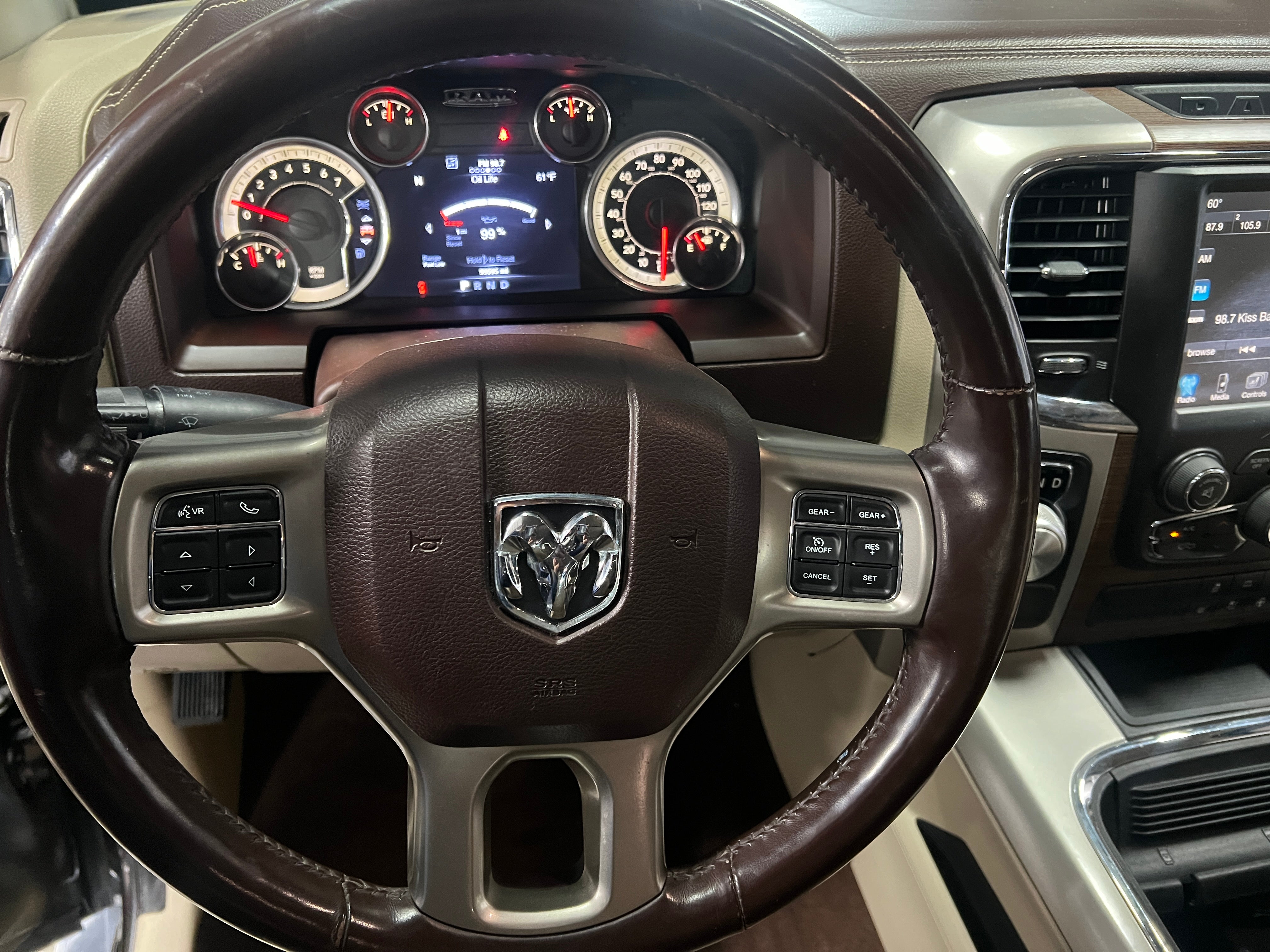 2016 RAM 1500 Laramie 4