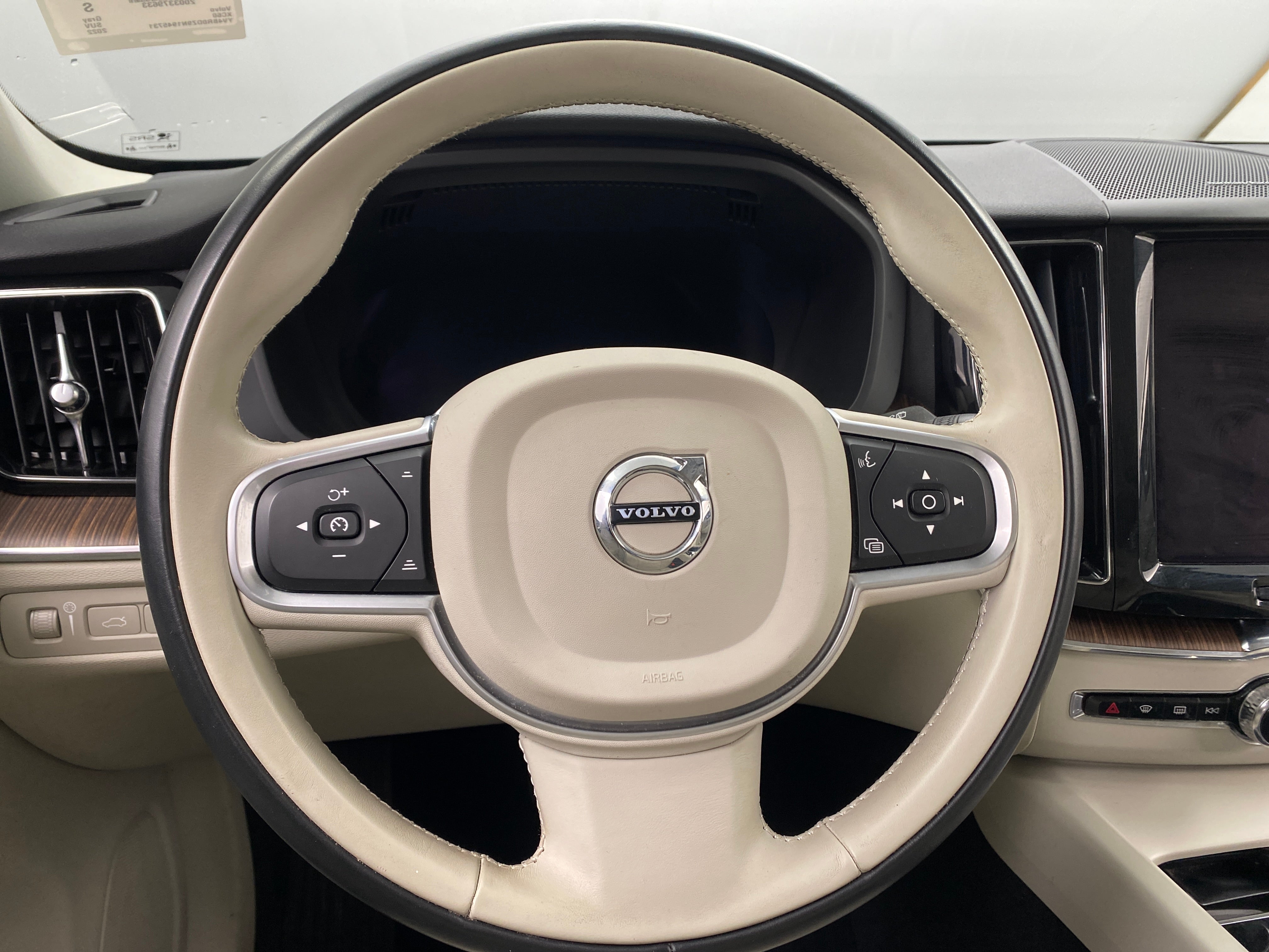 2022 Volvo XC60 Recharge Core 5