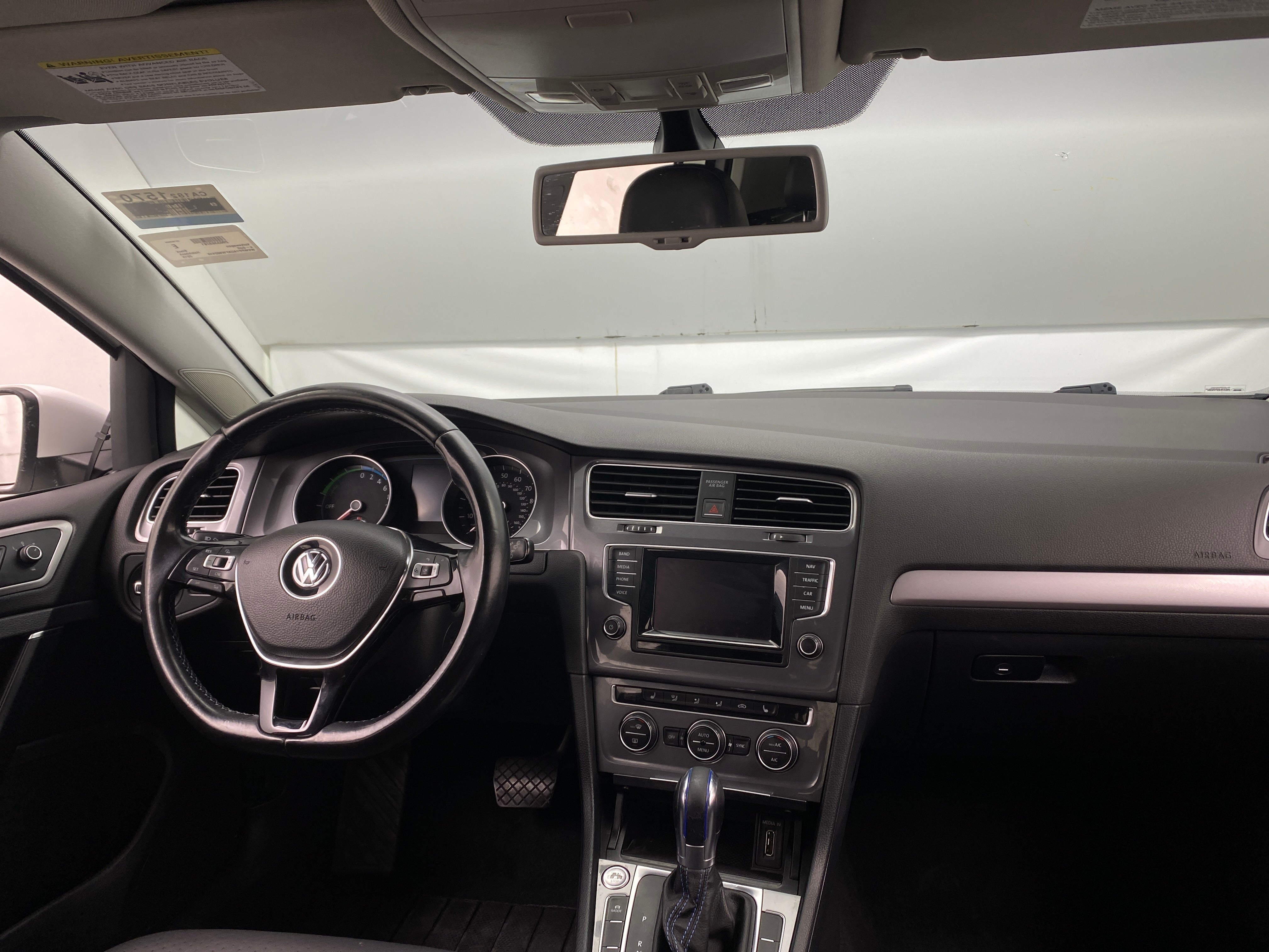 2015 Volkswagen e-Golf SEL Premium 3