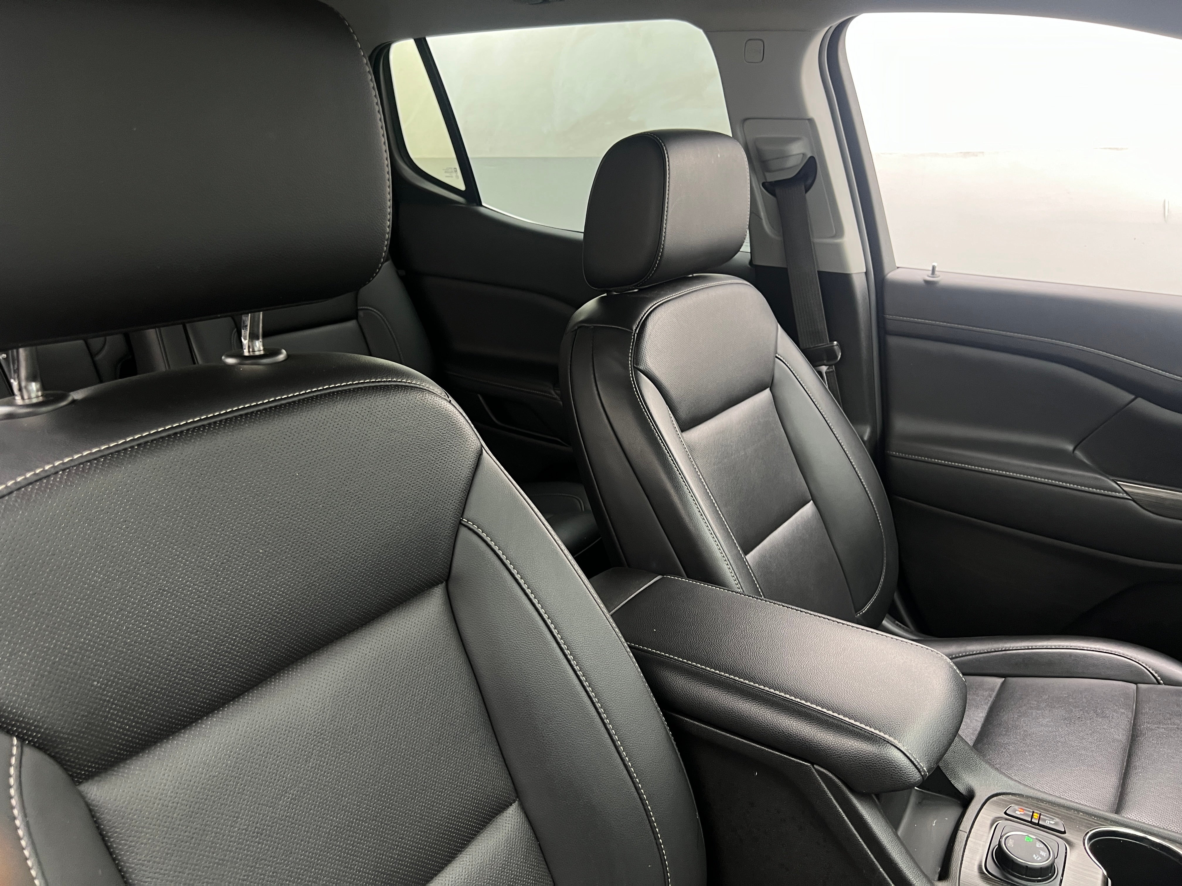 2022 GMC Acadia SLT 2