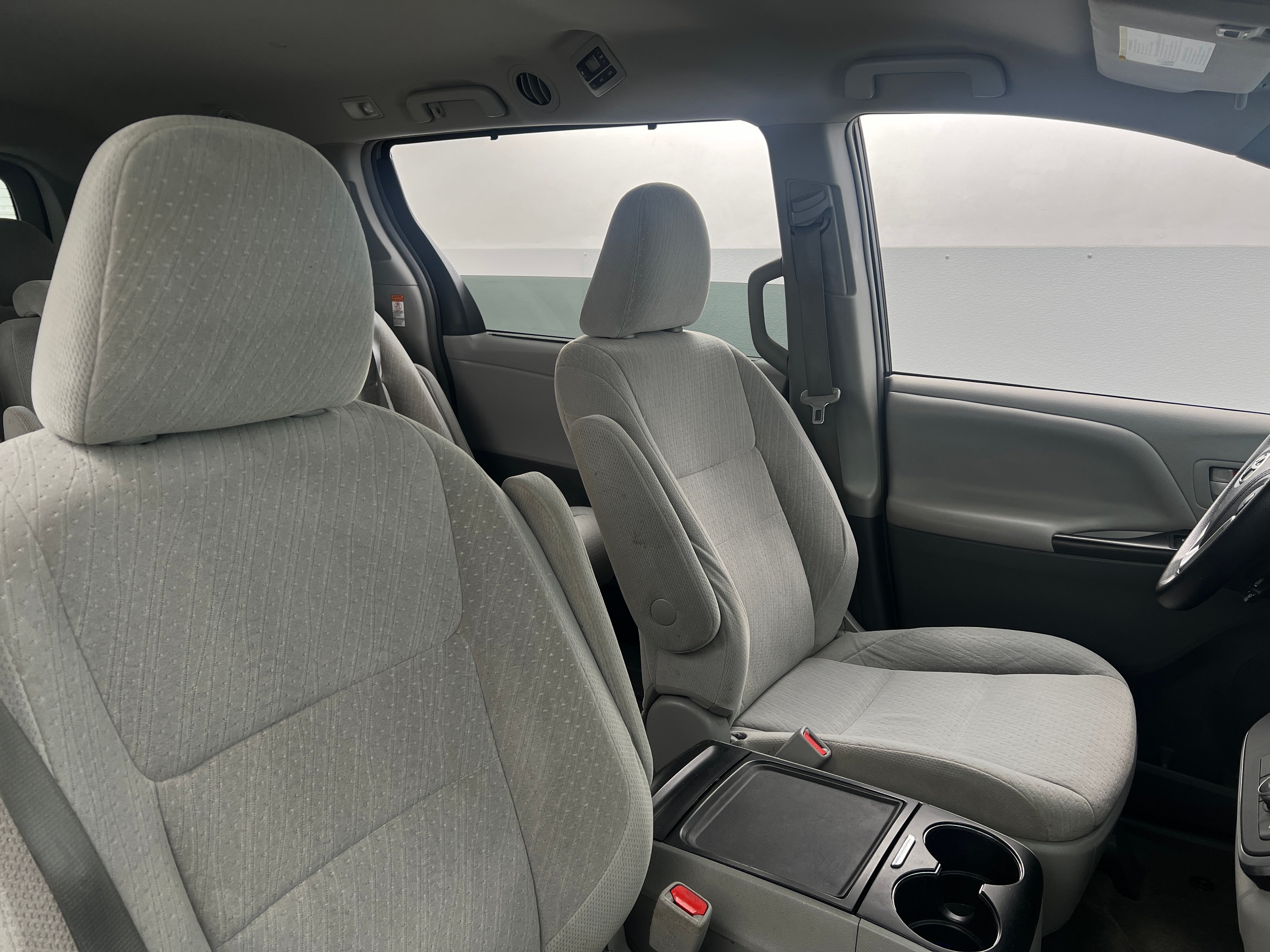 2015 Toyota Sienna LE 2