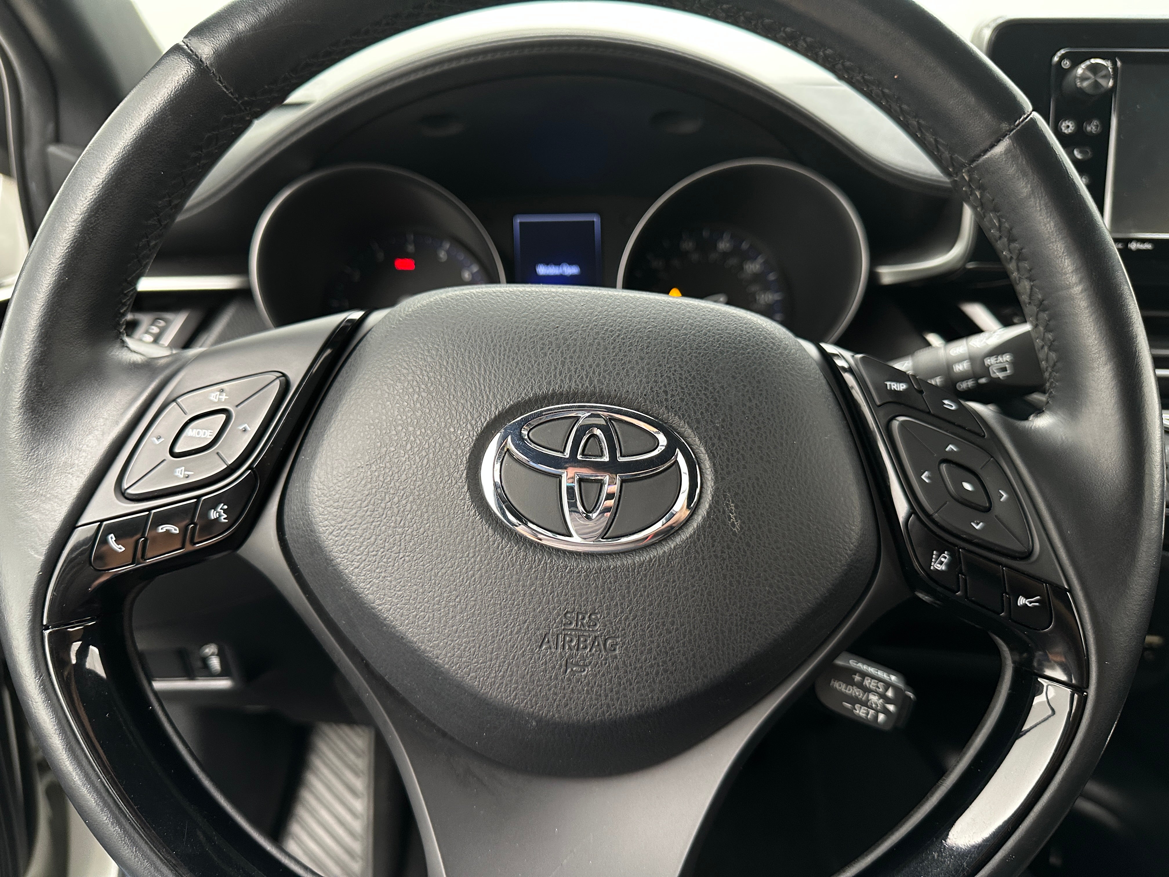 2018 Toyota C-HR XLE 5