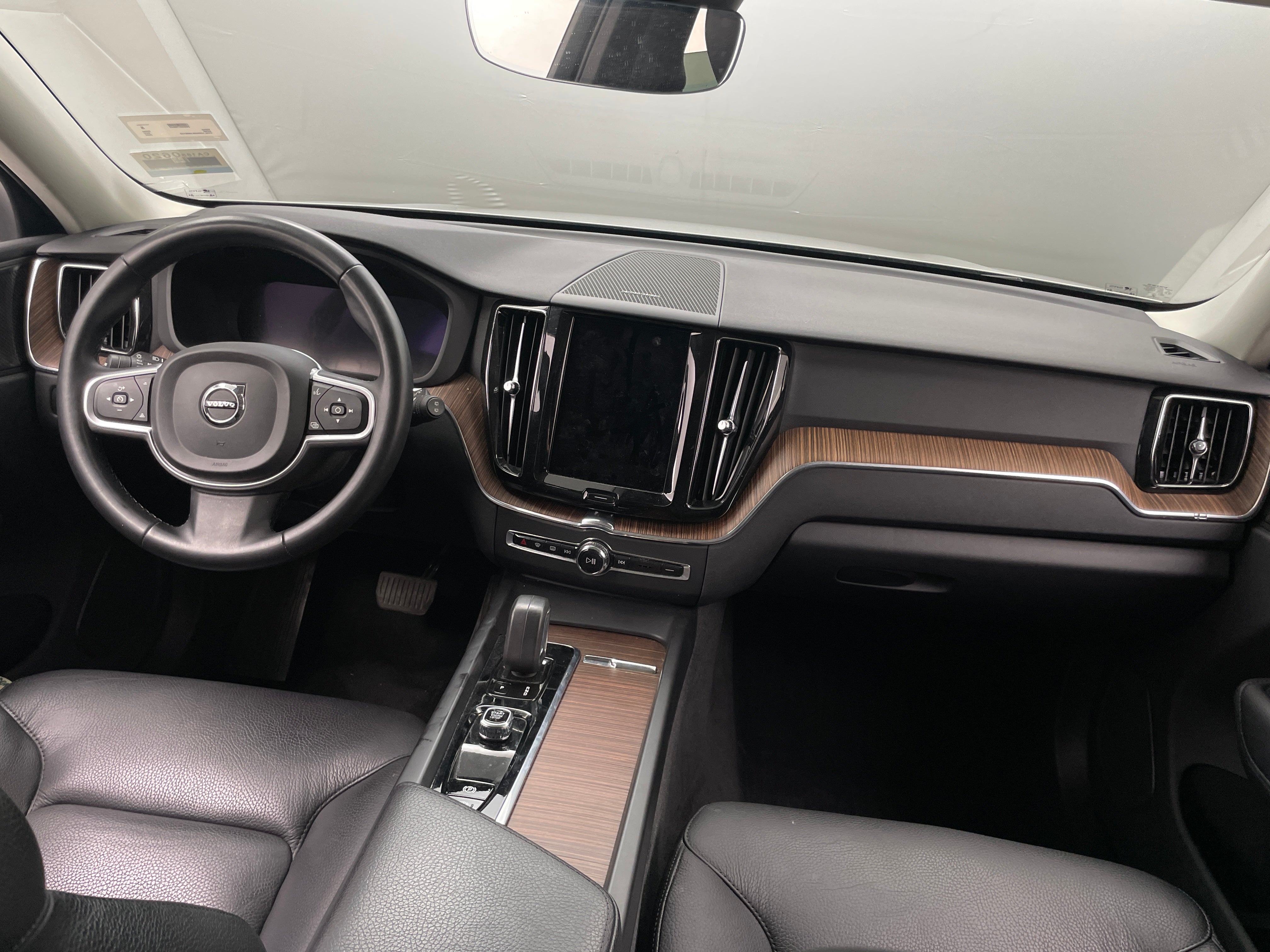 2022 Volvo XC60 B5 Momentum 2