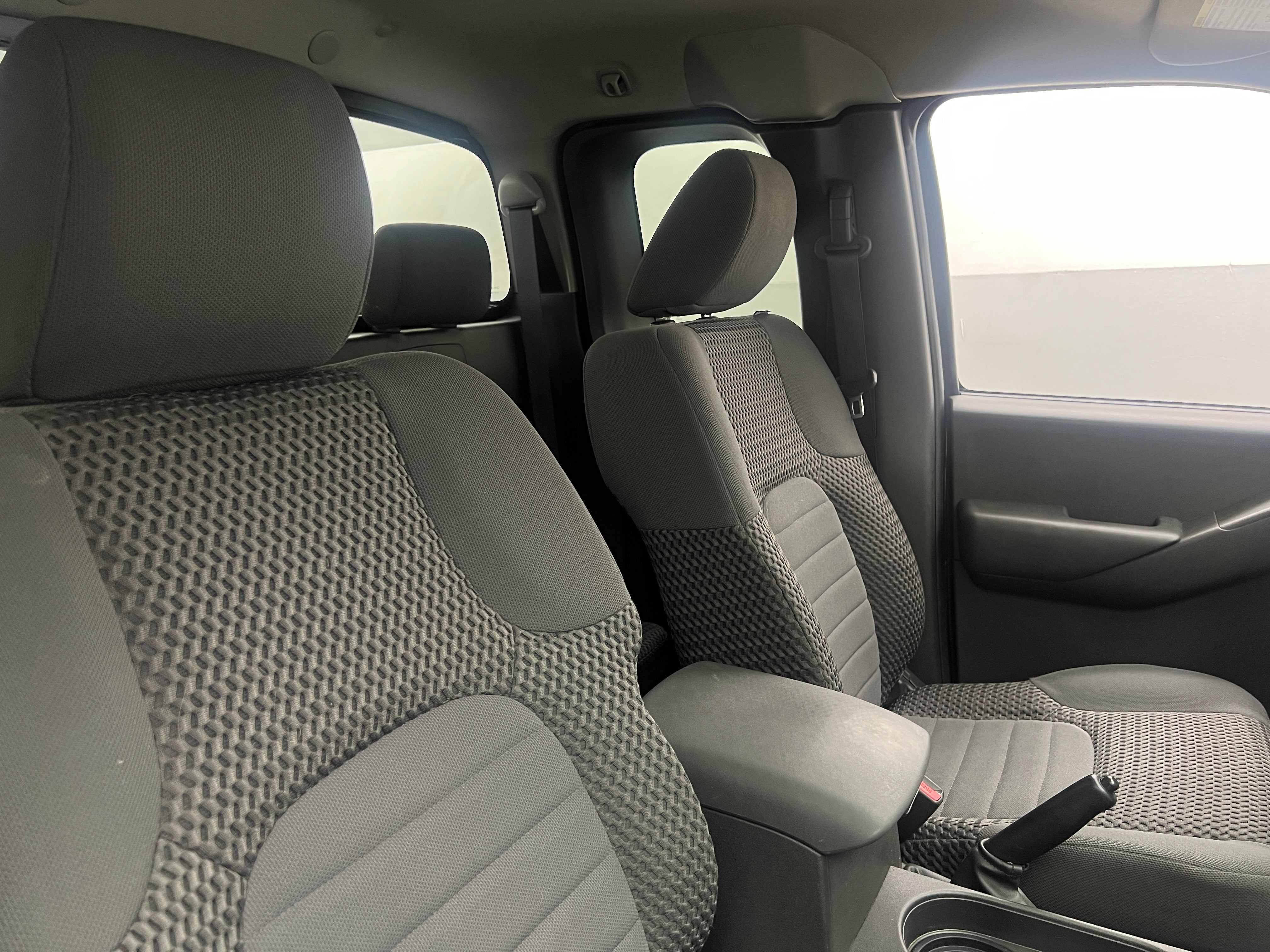 2013 Nissan Frontier SV 2