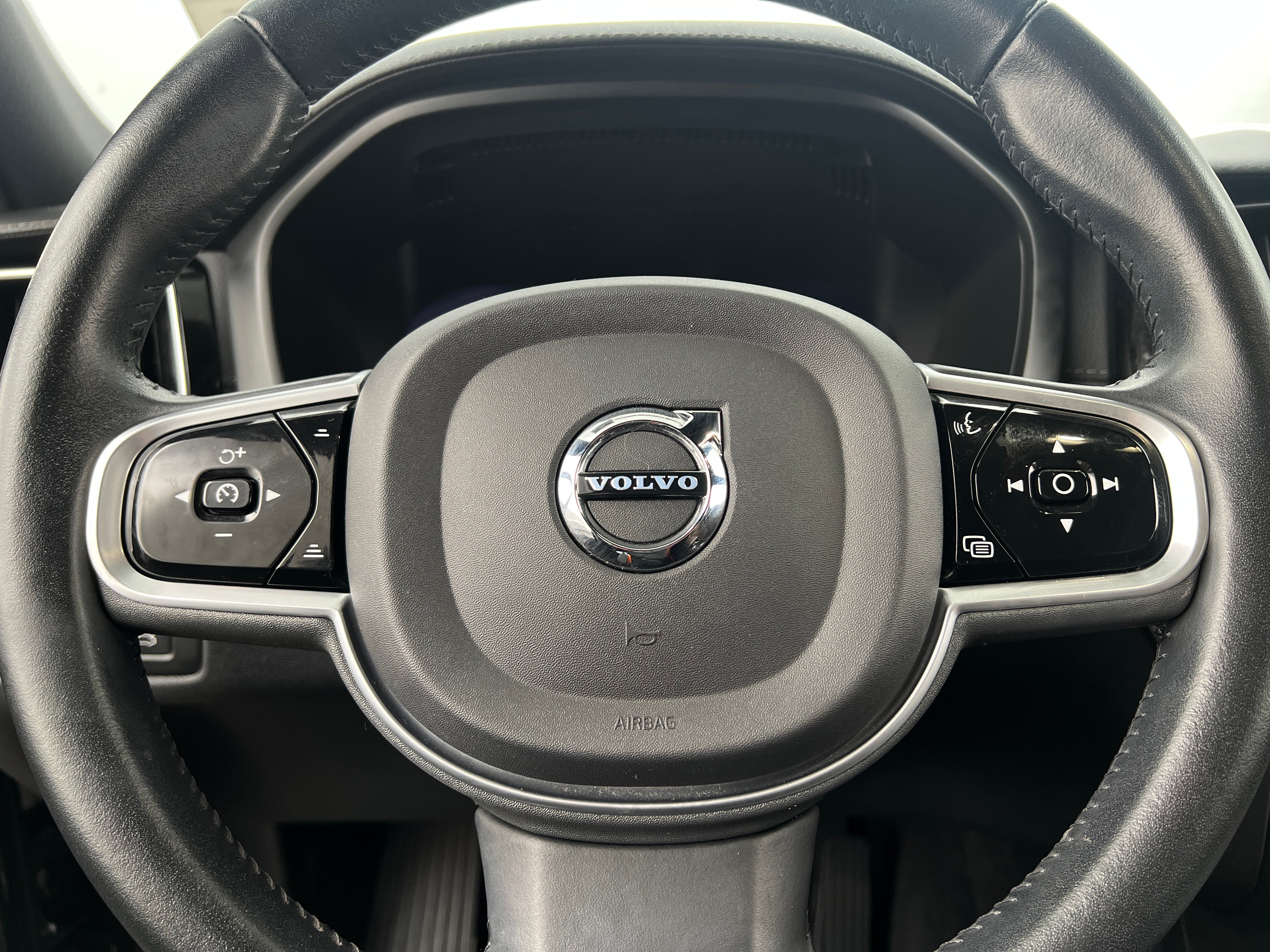 2022 Volvo XC60 B5 Inscription 4