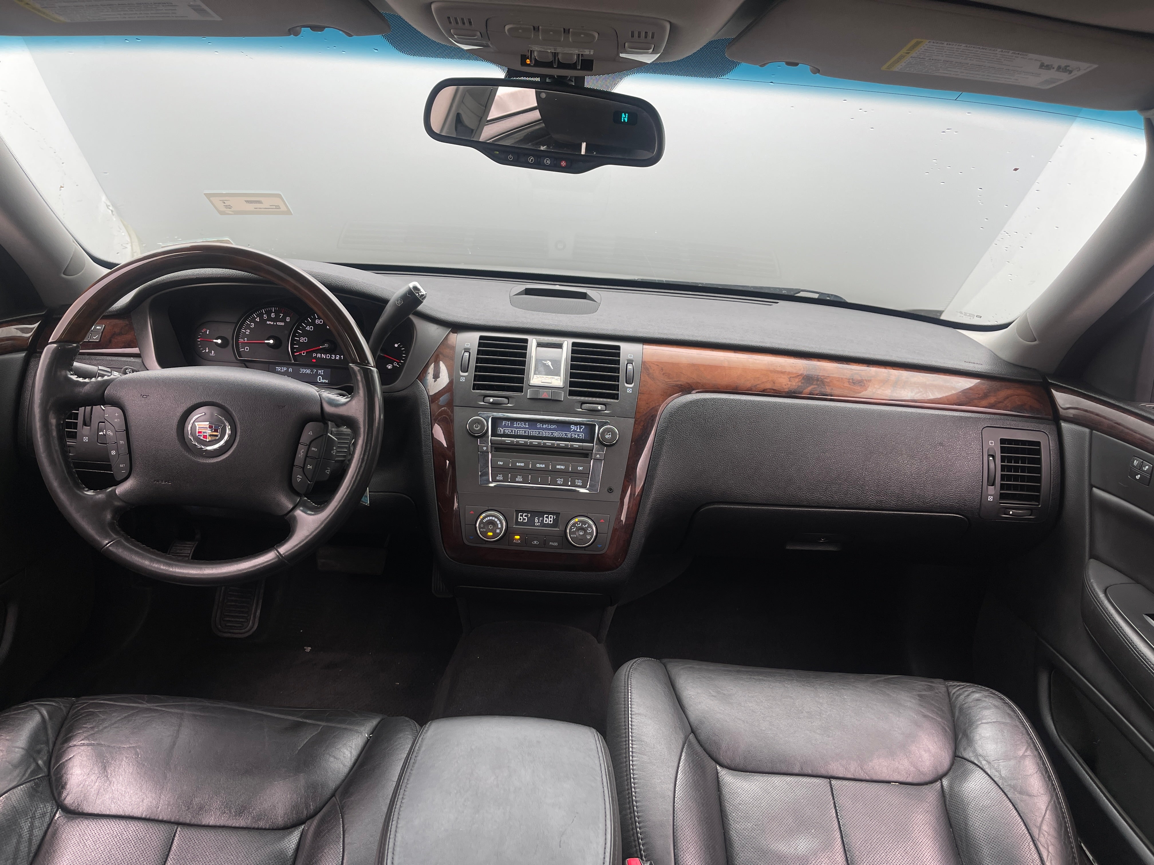 2011 Cadillac DTS Base 2