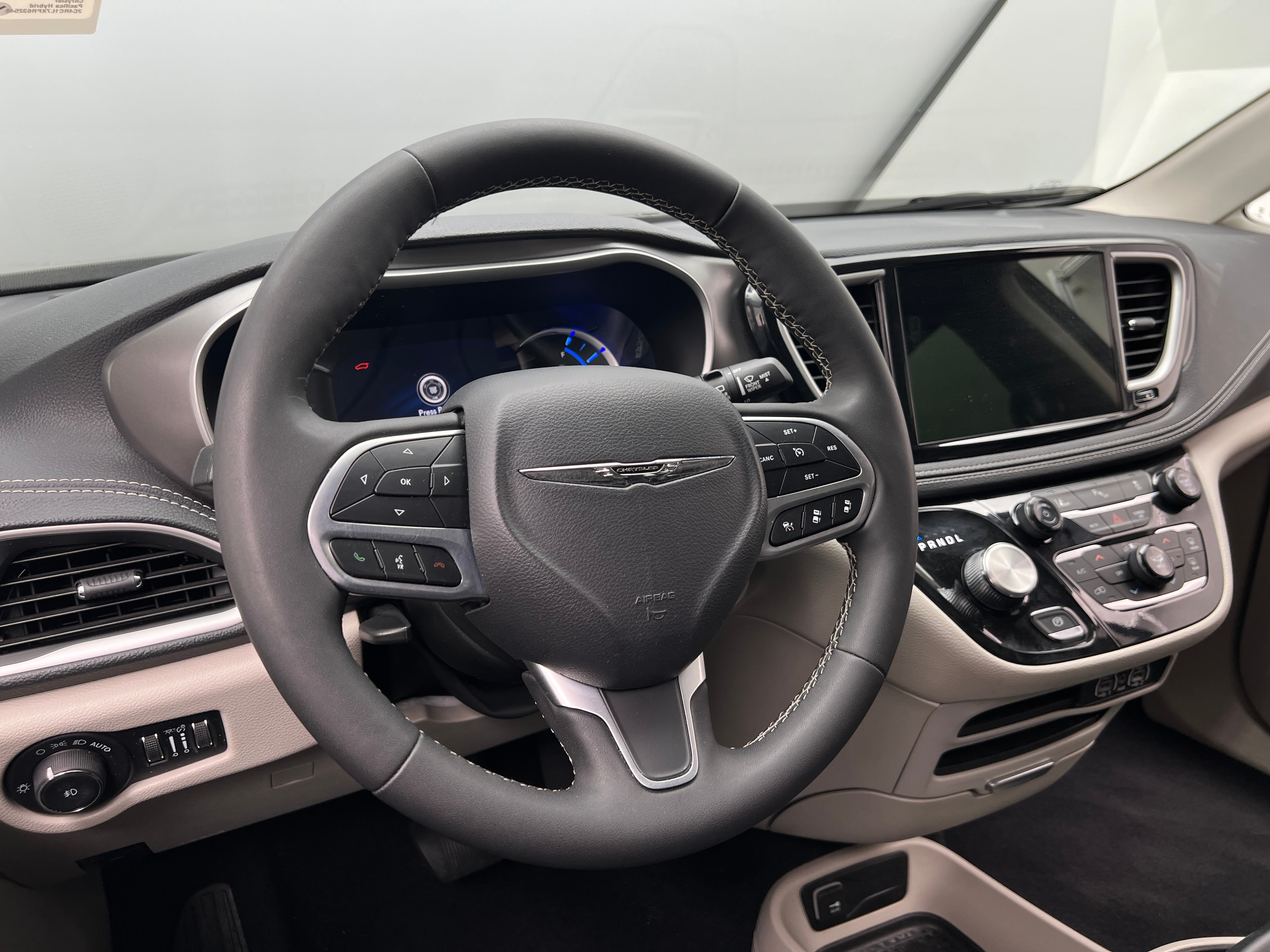 2023 Chrysler Pacifica Hybrid Touring L 5