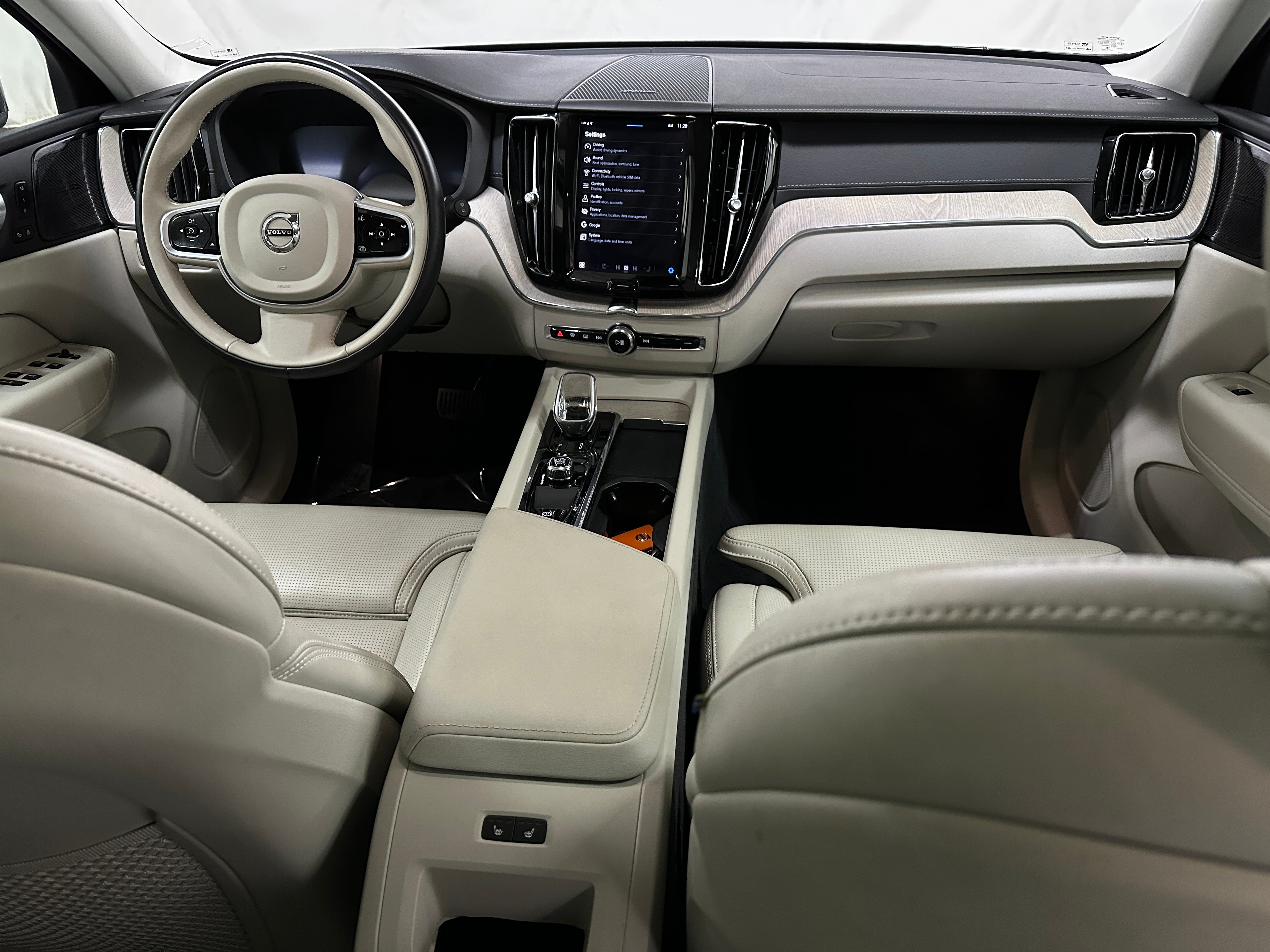 2022 Volvo XC60 Recharge Core 2