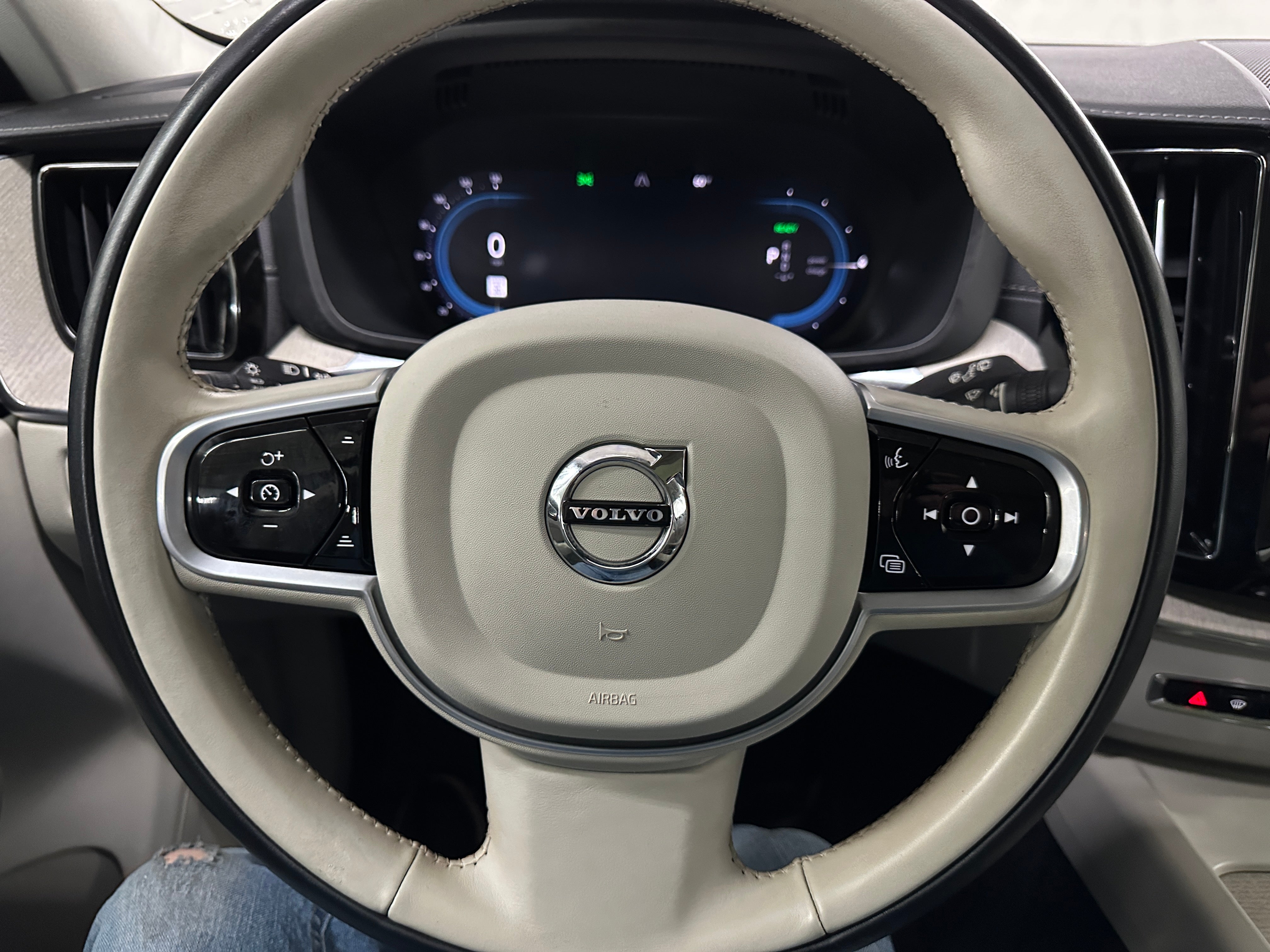 2022 Volvo XC60 Recharge Core 4