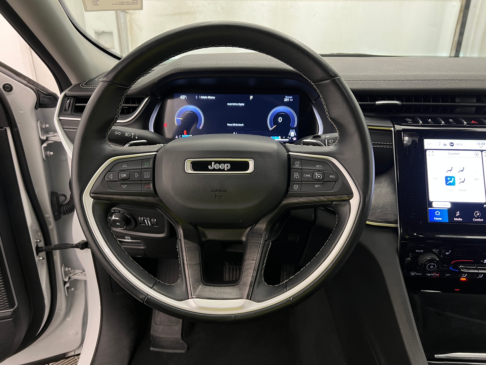 Thumbnail: 2022 Jeep Grand Cherokee L - 4