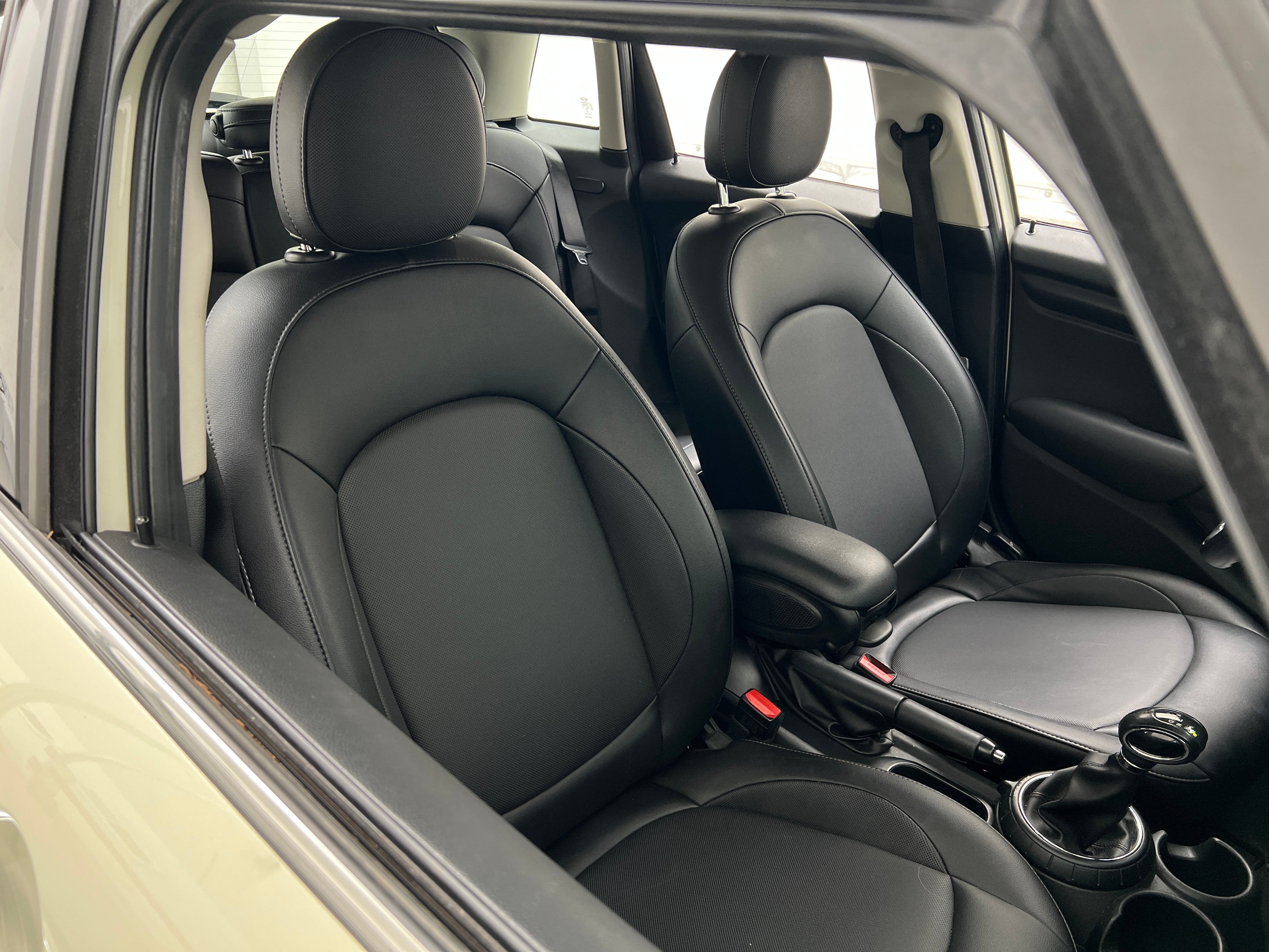 2016 MINI Cooper Hardtop 4 Door 2