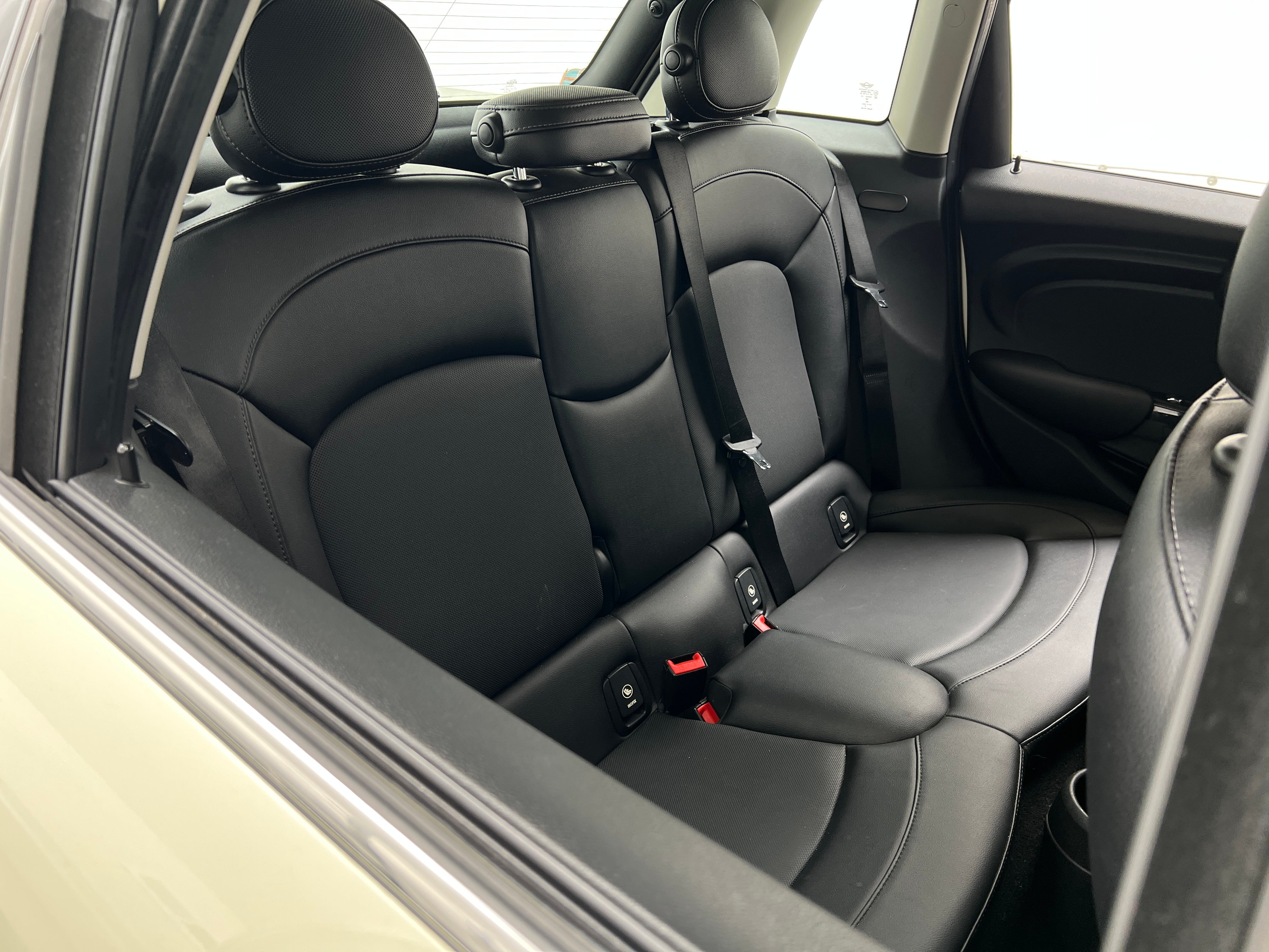 2016 MINI Cooper Hardtop 4 Door 6